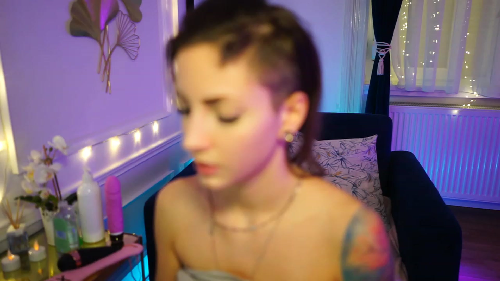 Gallery image thumbnail from Kend_dall's myfreecams stream on, 11/23/2022, 14:24 image 1 of 20