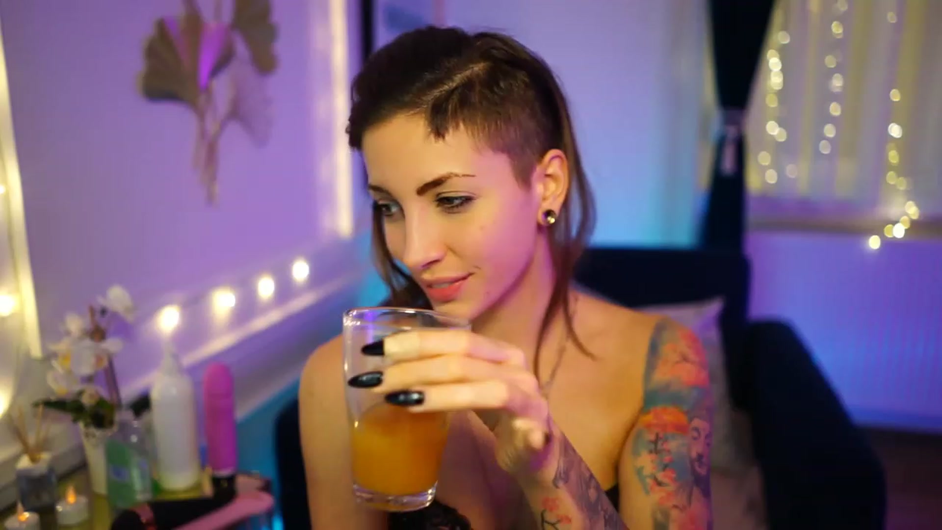Gallery image thumbnail from Kend_dall's myfreecams stream on, 11/23/2022, 14:24 image 13 of 20