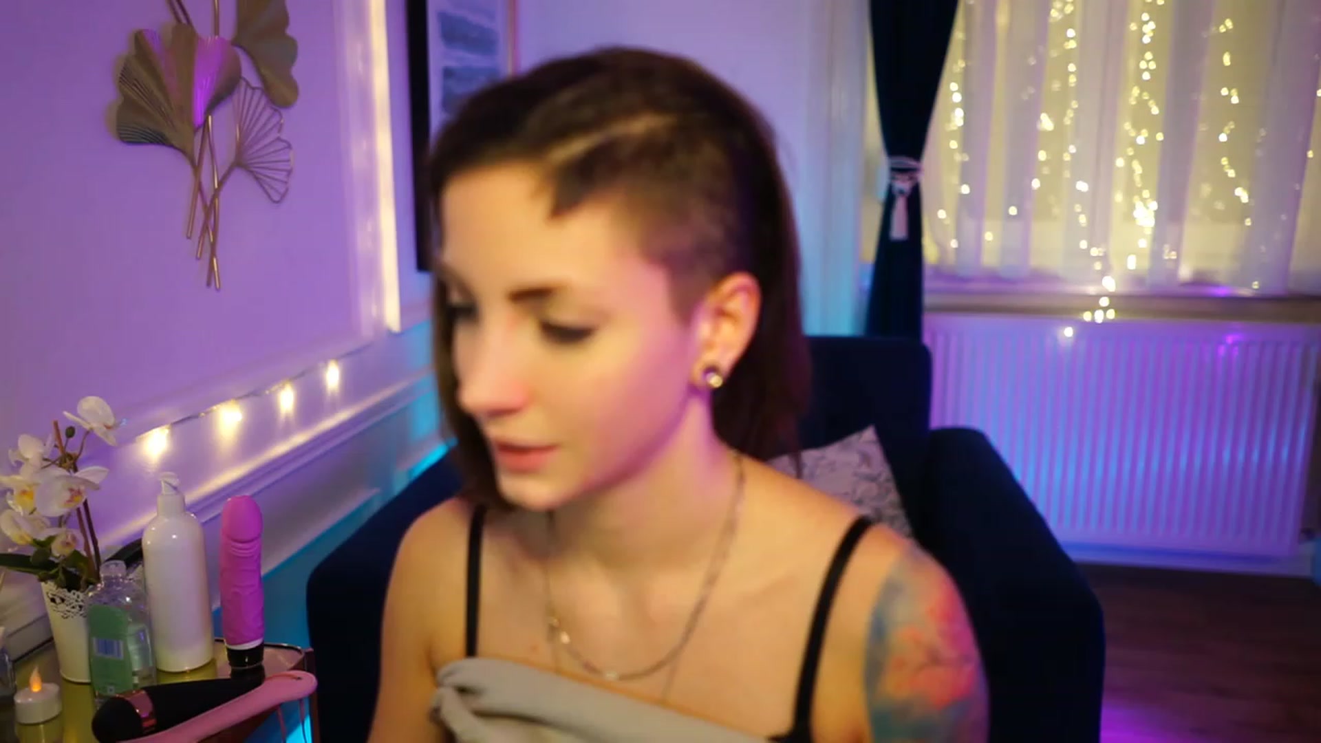 Gallery image thumbnail from Kend_dall's myfreecams stream on, 11/23/2022, 16:03 image 1 of 20