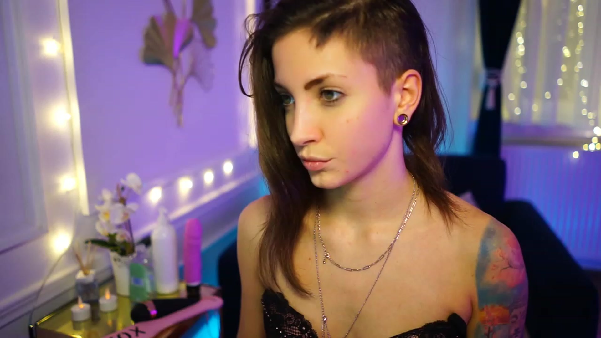 Gallery image thumbnail from Kend_dall's myfreecams stream on, 11/23/2022, 16:03 image 6 of 20