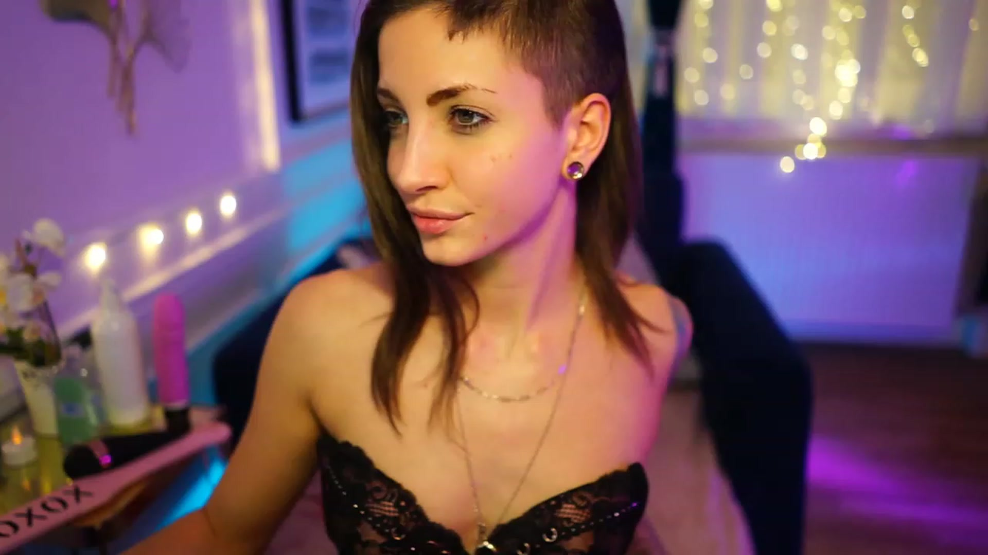 Gallery image thumbnail from Kend_dall's myfreecams stream on, 11/23/2022, 16:03 image 15 of 20