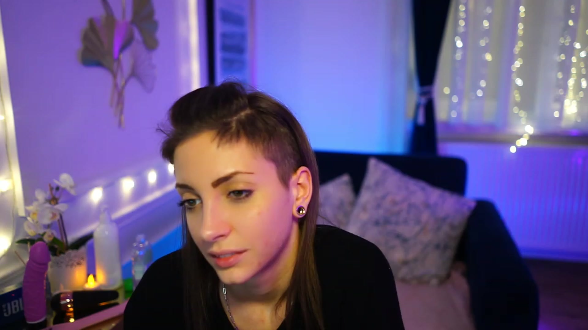 Gallery image thumbnail from Kend_dall's myfreecams stream on, 11/24/2022, 07:25 image 11 of 20