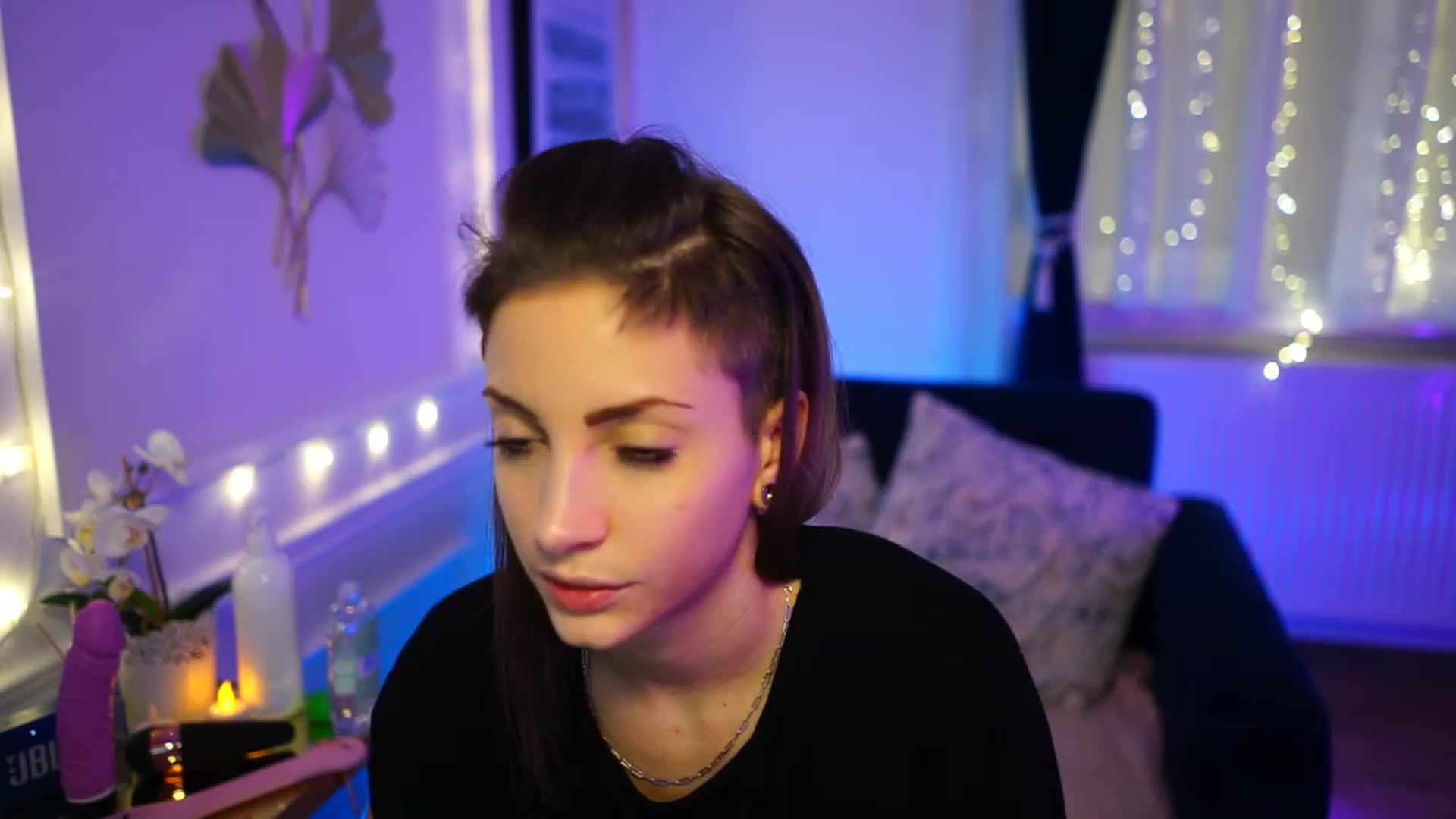 Gallery image thumbnail from Kend_dall's myfreecams stream on, 11/24/2022, 07:25 image 7 of 20