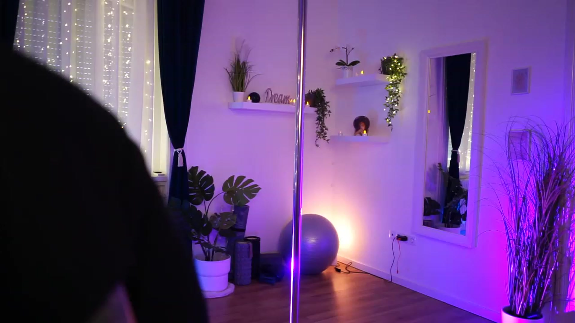 Gallery image thumbnail from Kend_dall's myfreecams stream on, 11/24/2022, 07:25 image 16 of 20