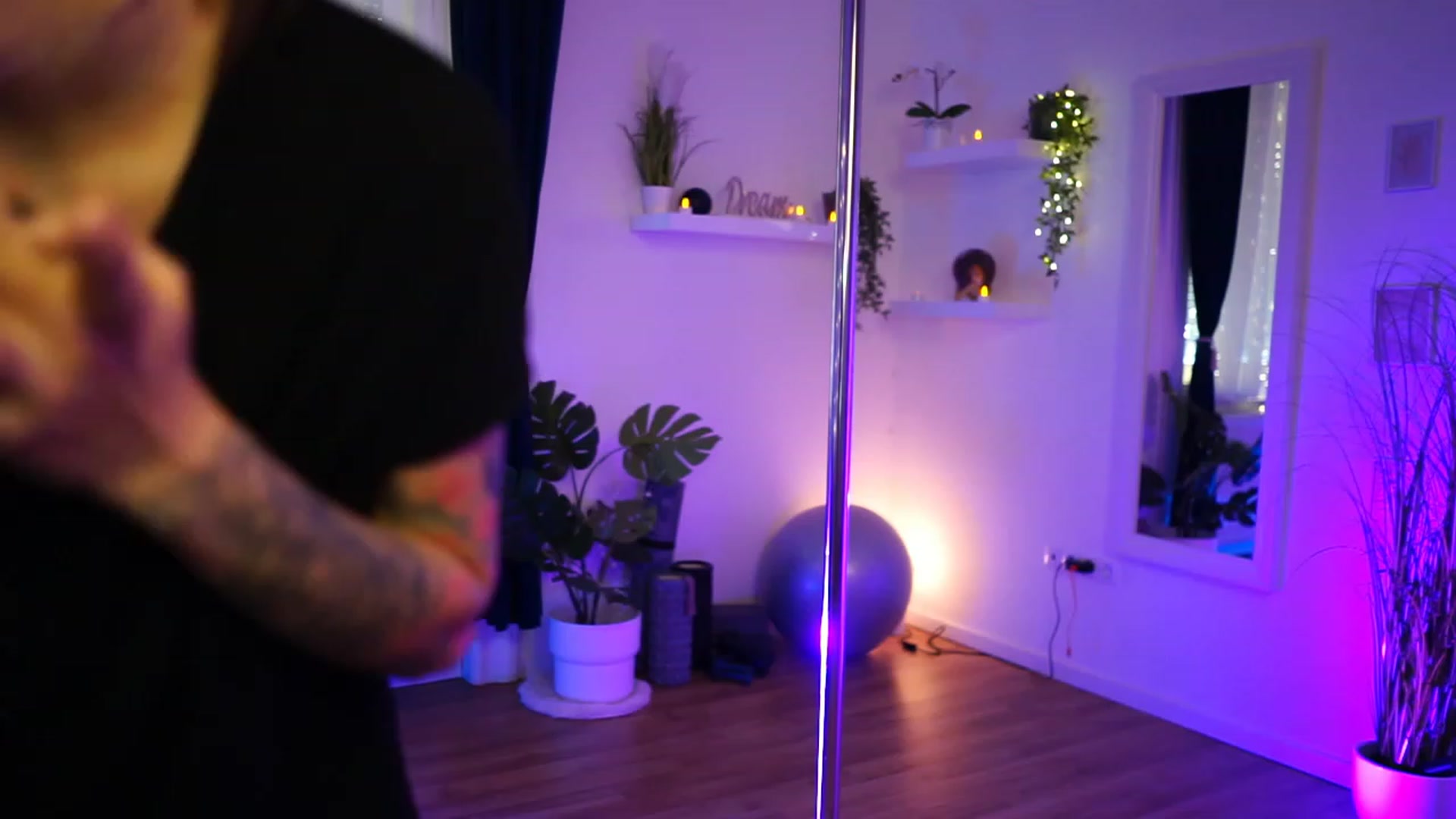 Gallery image thumbnail from Kend_dall's myfreecams stream on, 11/24/2022, 10:02 image 2 of 20
