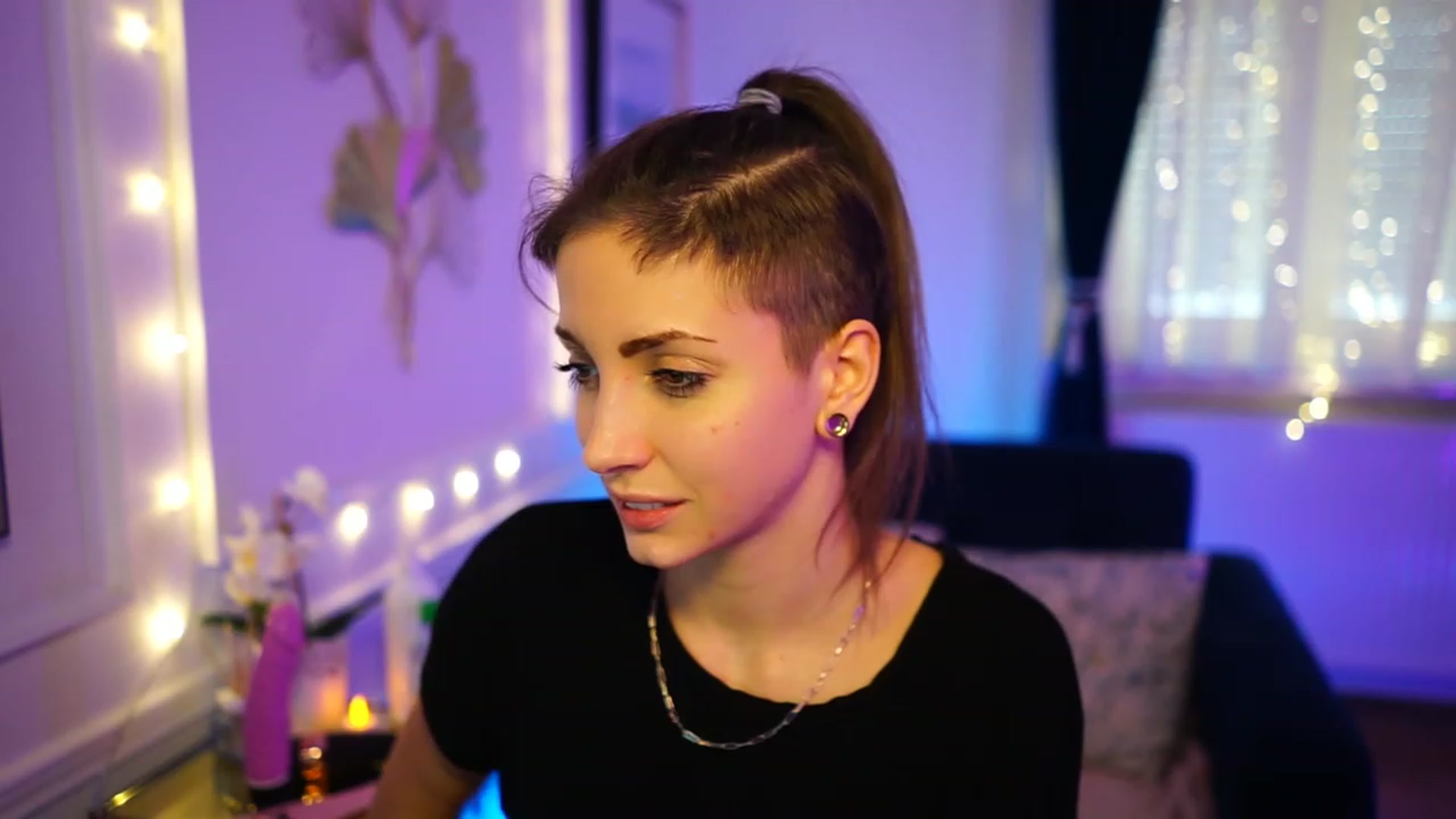Gallery image thumbnail from Kend_dall's myfreecams stream on, 11/24/2022, 10:02 image 16 of 20