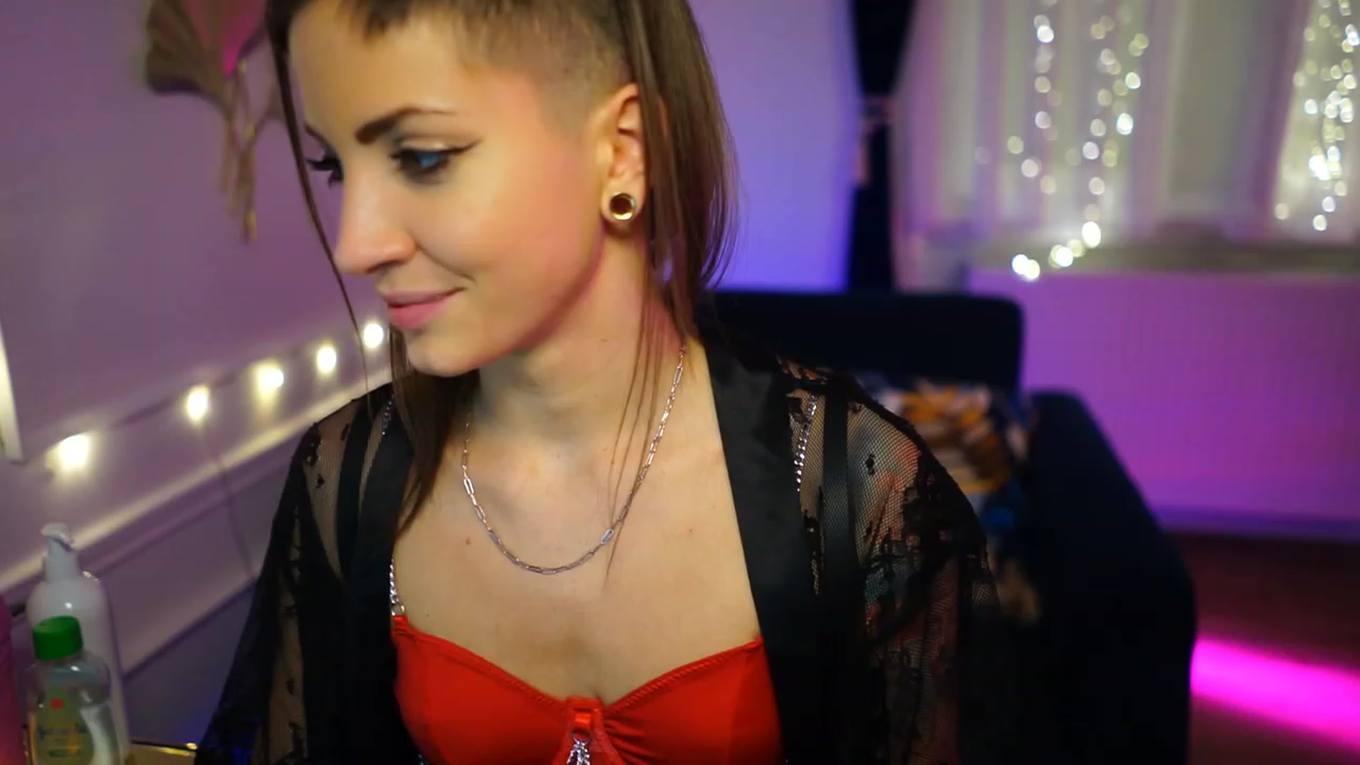 Gallery image thumbnail from Kend_dall's myfreecams stream on, 12/01/2022, 17:20 image 6 of 20