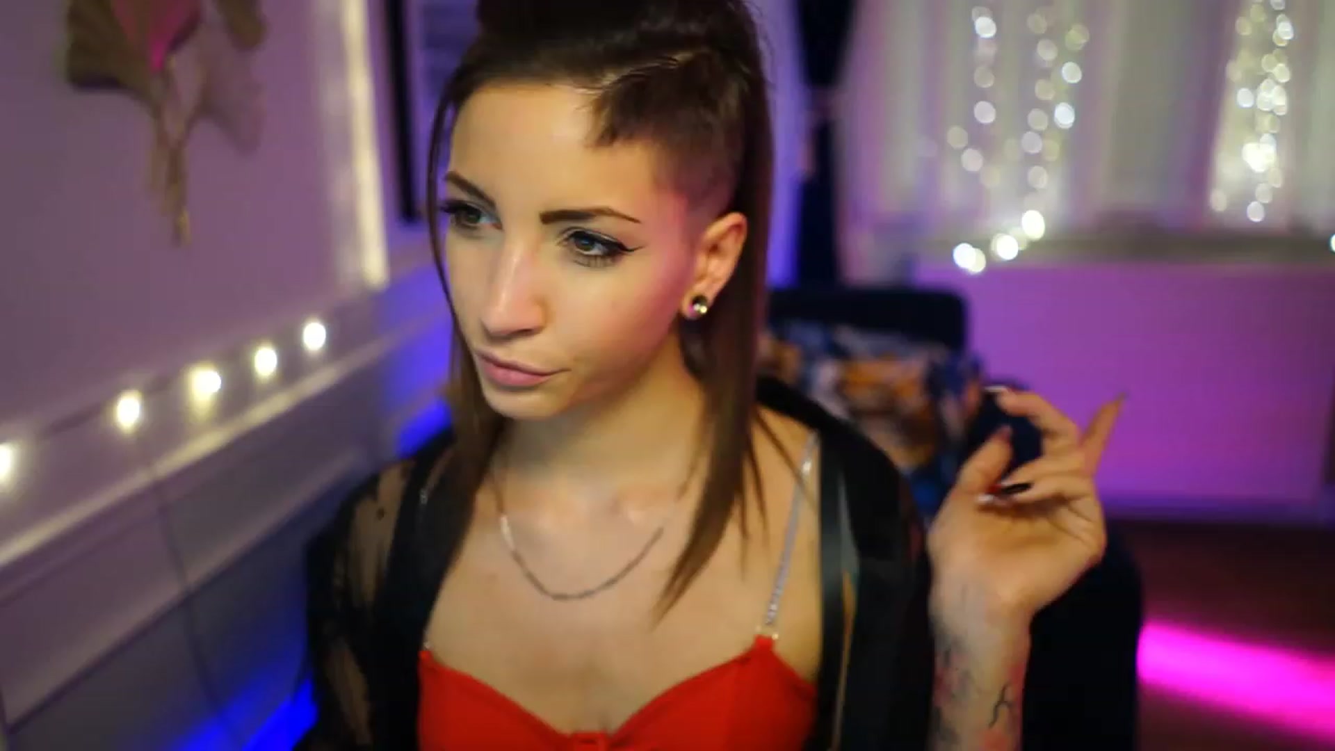 Gallery image thumbnail from Kend_dall's myfreecams stream on, 12/01/2022, 17:20 image 3 of 20