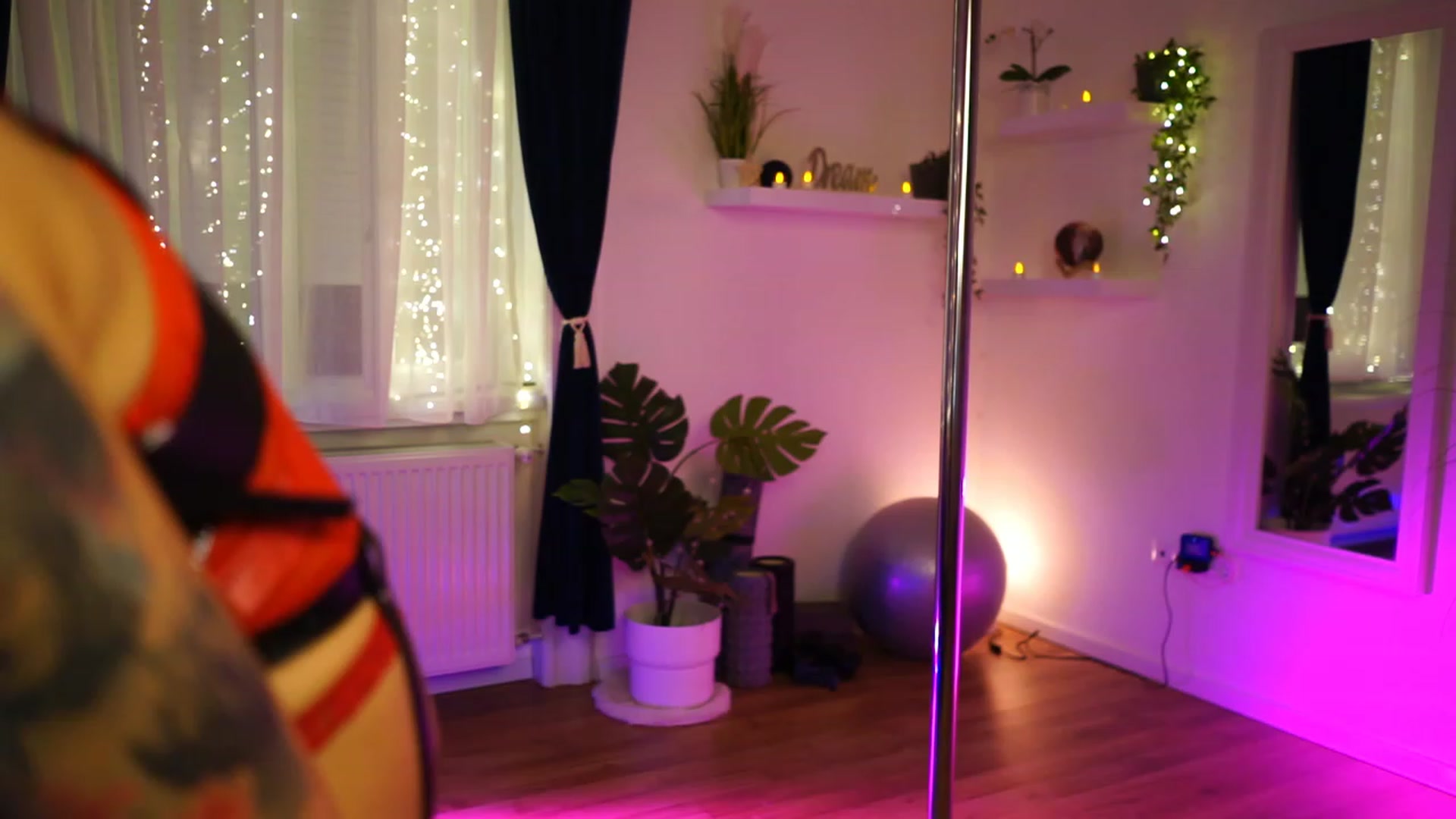 Gallery image thumbnail from Kend_dall's myfreecams stream on, 12/01/2022, 19:07 image 9 of 20