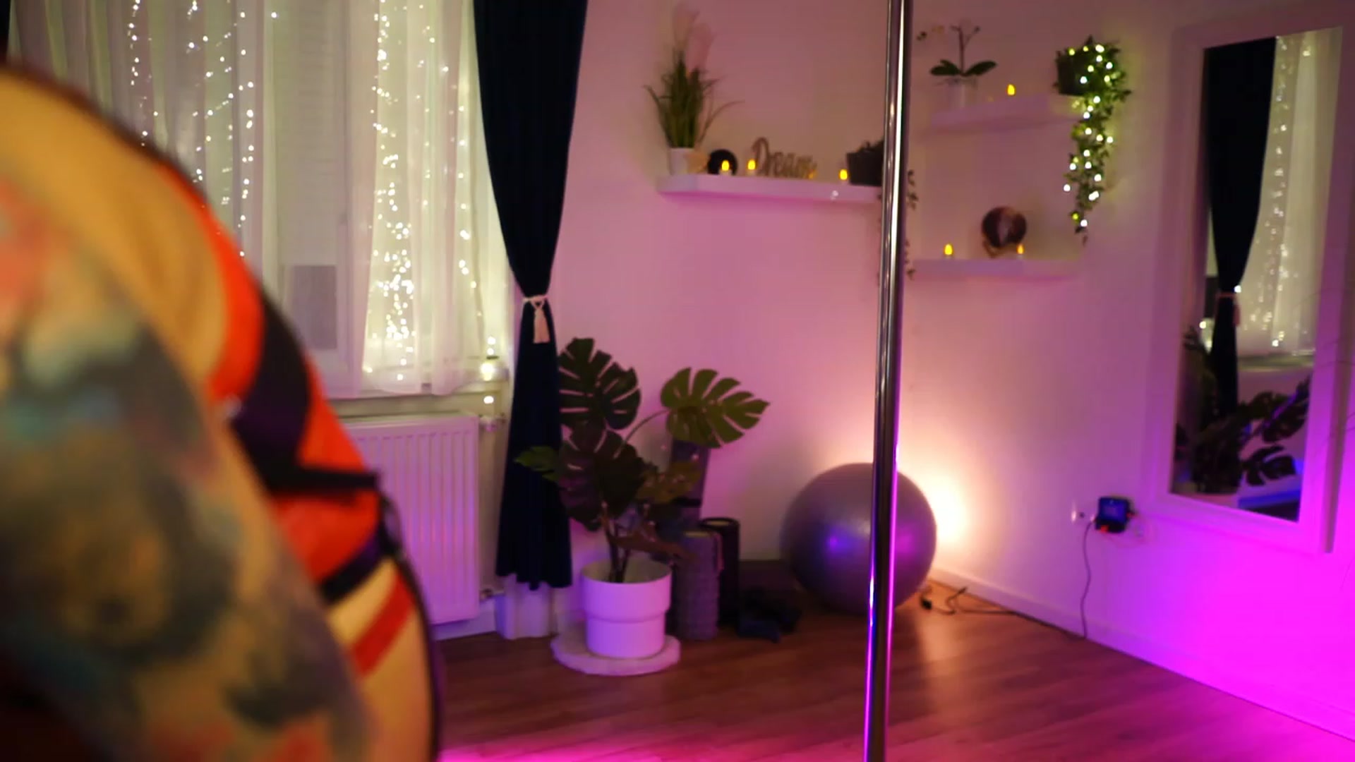 Gallery image thumbnail from Kend_dall's myfreecams stream on, 12/01/2022, 19:07 image 11 of 20