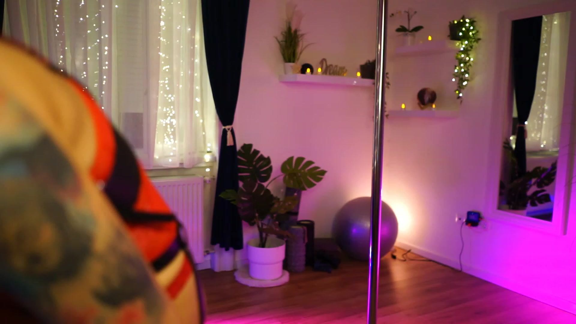 Gallery image thumbnail from Kend_dall's myfreecams stream on, 12/01/2022, 19:07 image 10 of 20