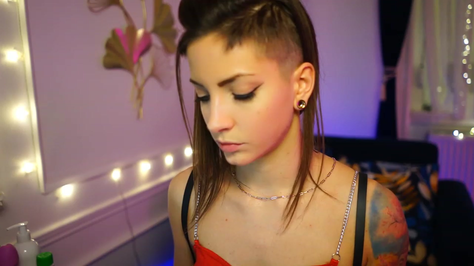 Gallery image thumbnail from Kend_dall's myfreecams stream on, 12/01/2022, 19:07 image 18 of 20