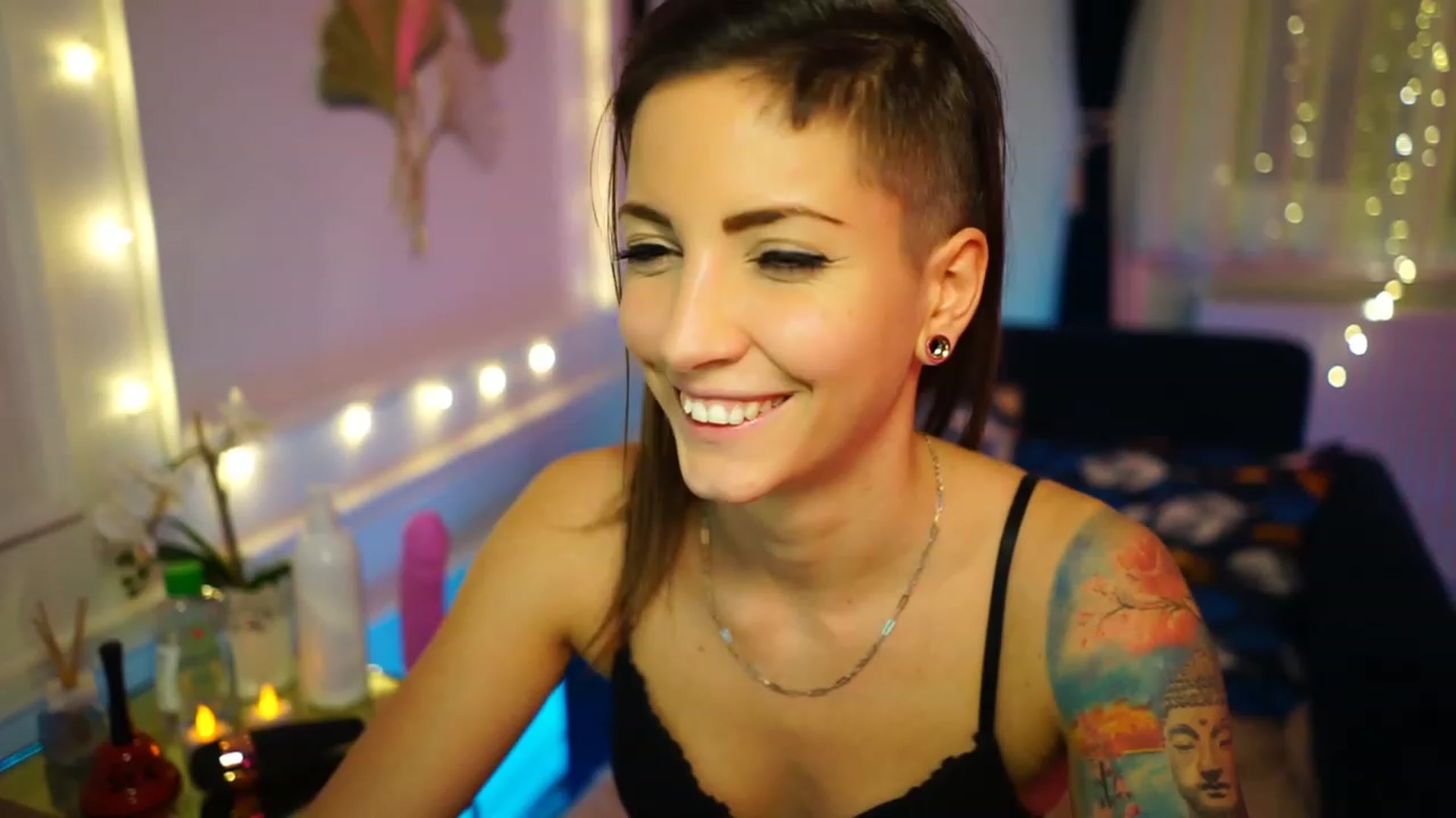 Gallery image thumbnail from Kend_dall's myfreecams stream on, 12/02/2022, 19:47 image 20 of 20