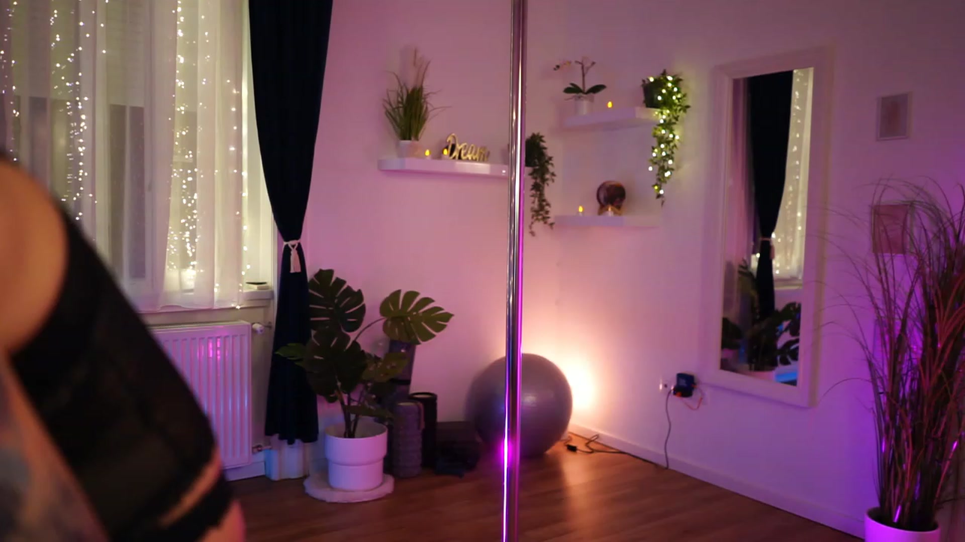 Gallery image thumbnail from Kend_dall's myfreecams stream on, 12/02/2022, 19:47 image 15 of 20