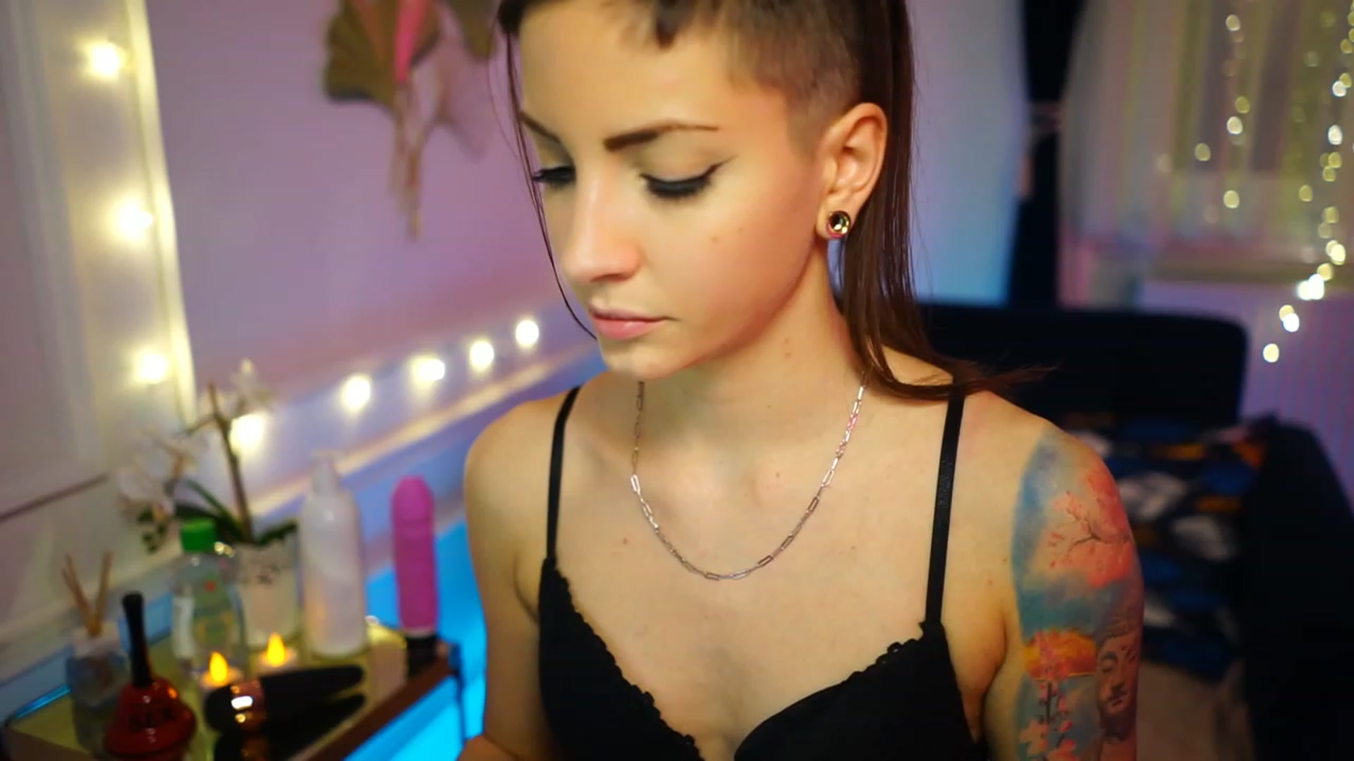 Gallery image thumbnail from Kend_dall's myfreecams stream on, 12/02/2022, 19:47 image 19 of 20