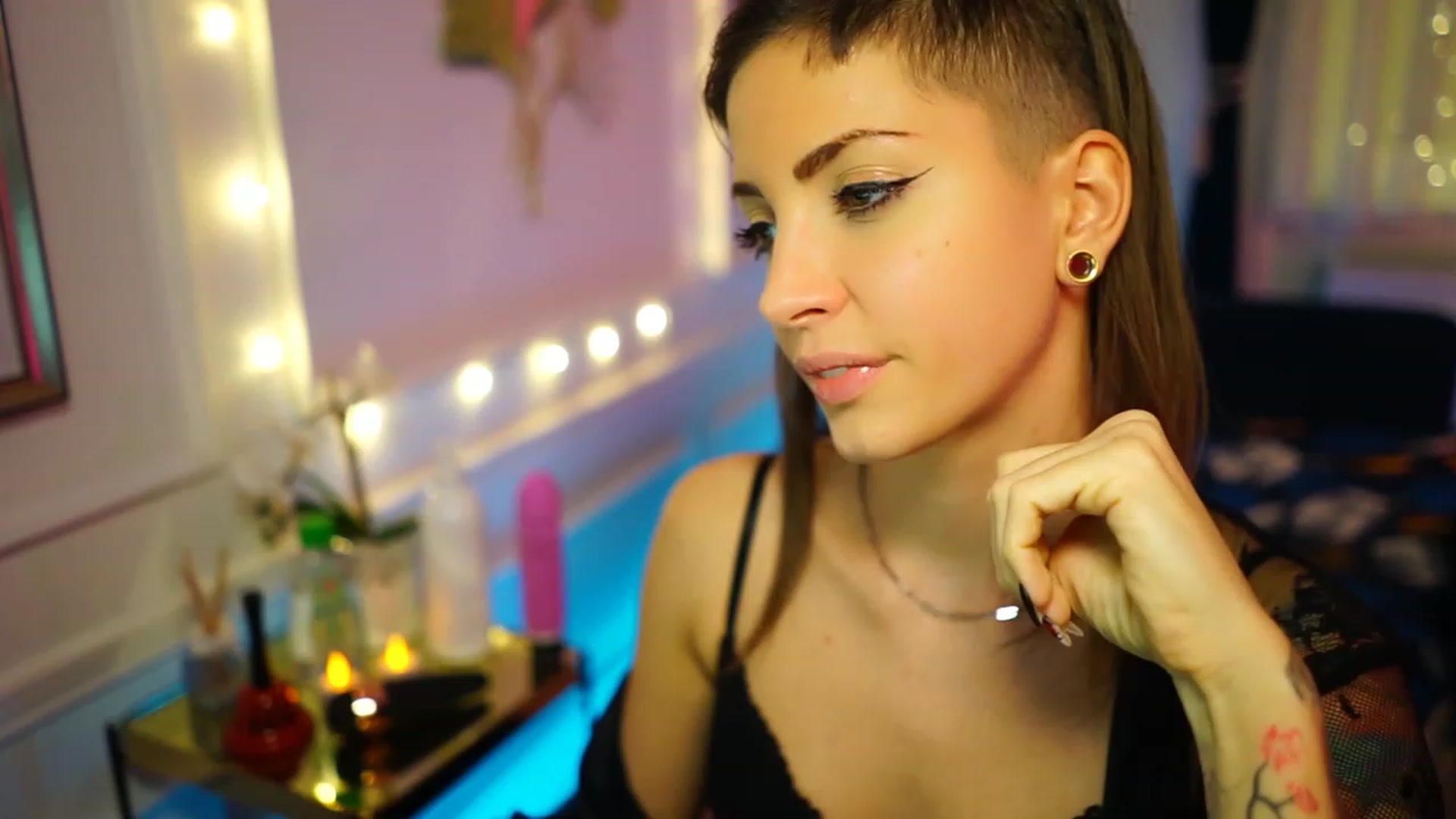 Gallery image thumbnail from Kend_dall's myfreecams stream on, 12/02/2022, 19:47 image 14 of 20