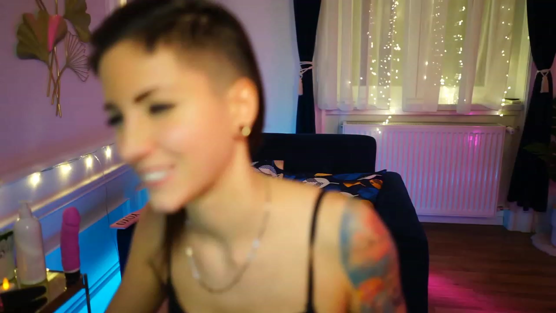 Gallery image thumbnail from Kend_dall's myfreecams stream on, 12/02/2022, 23:46 image 3 of 20