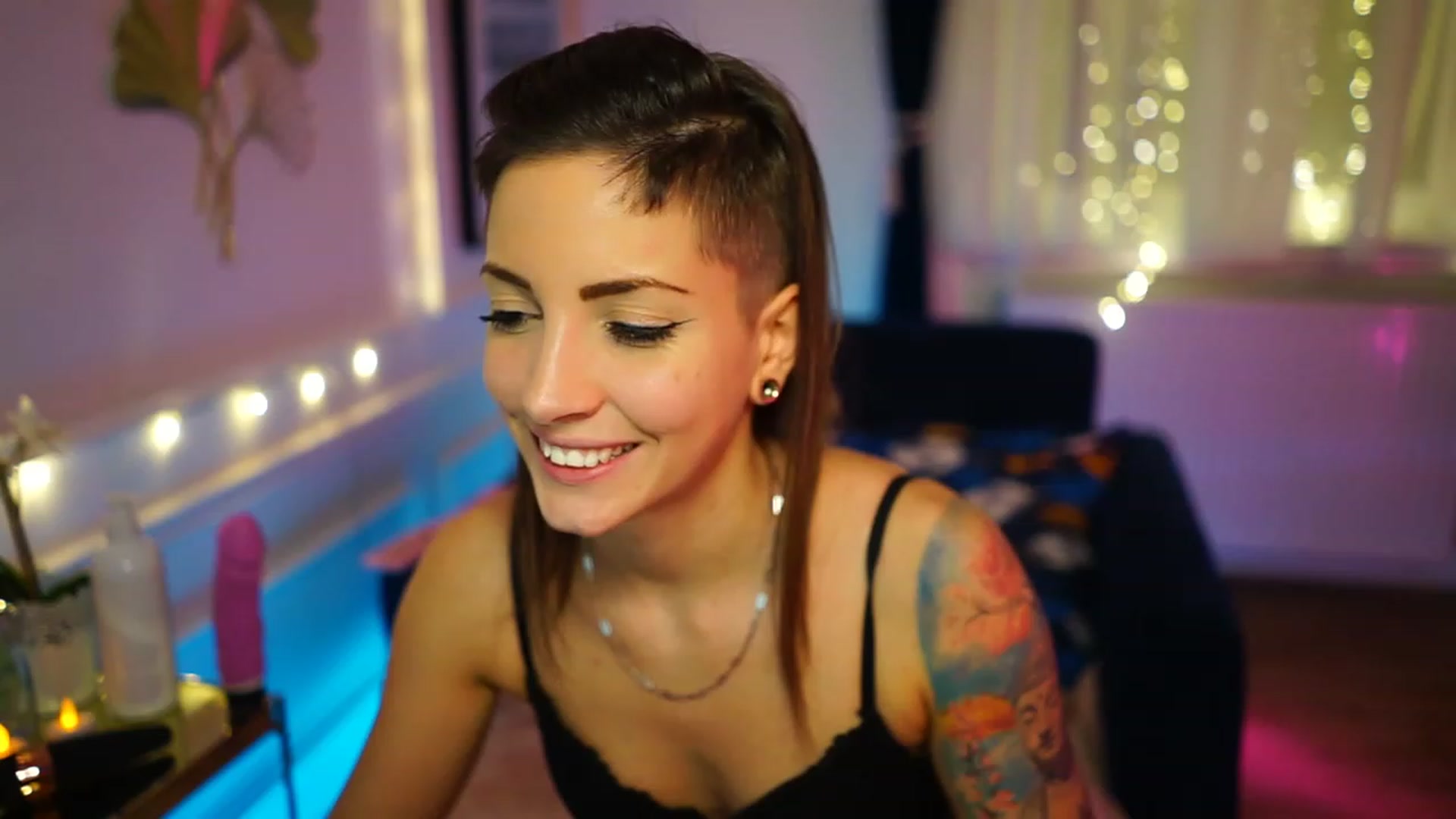 Gallery image thumbnail from Kend_dall's myfreecams stream on, 12/02/2022, 23:46 image 4 of 20