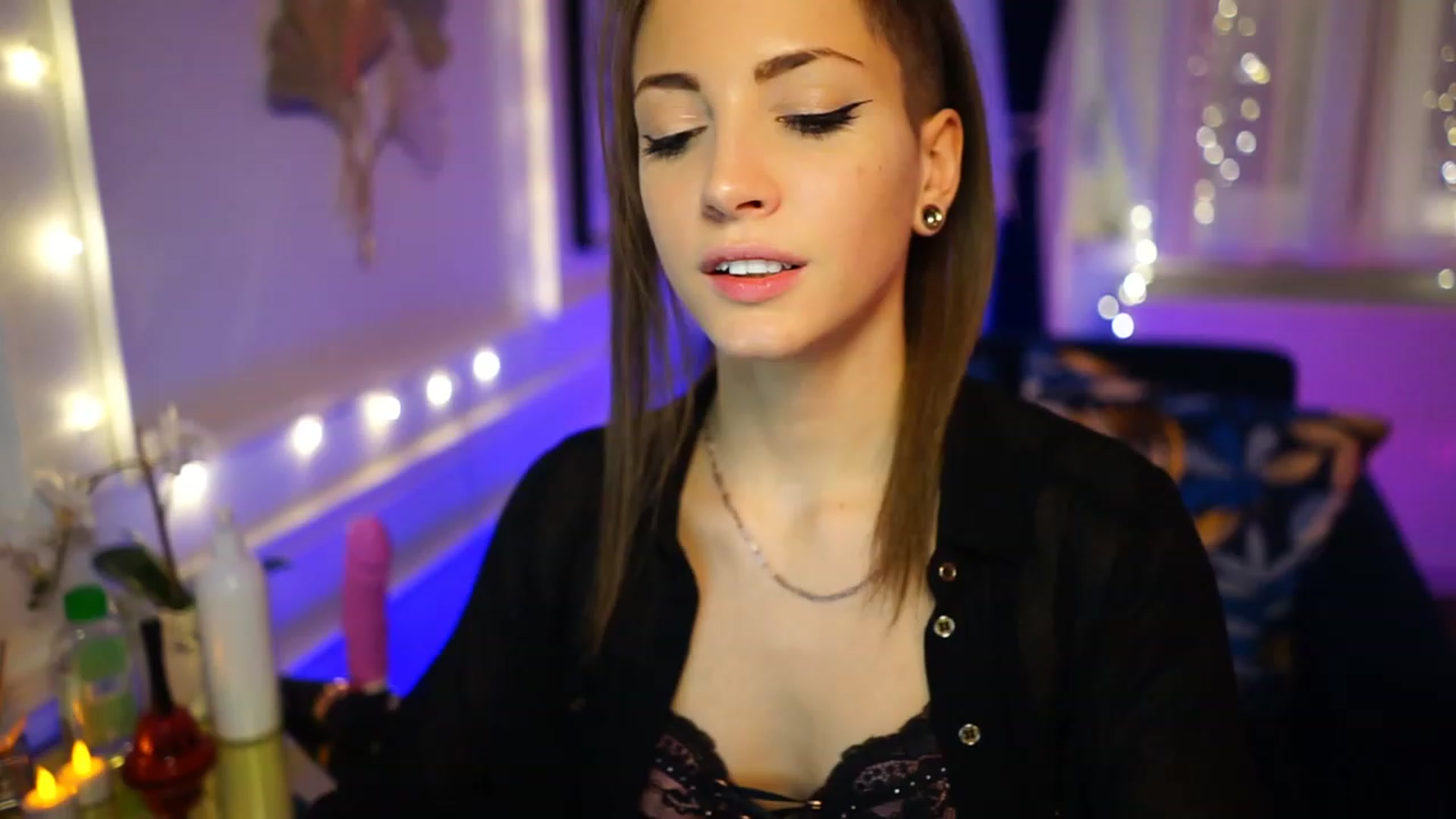 Gallery image thumbnail from Kend_dall's myfreecams stream on, 12/04/2022, 17:40 image 4 of 20