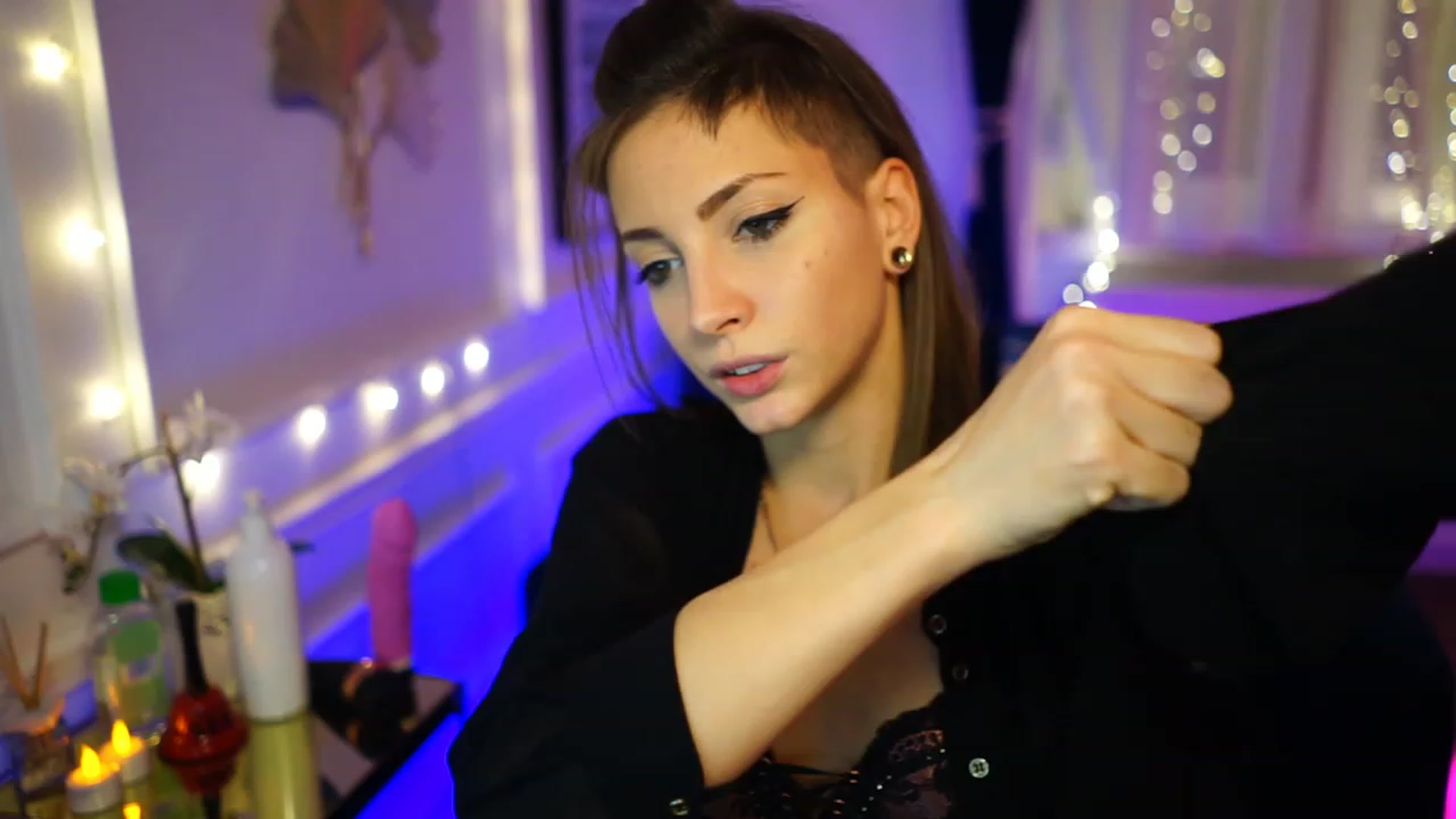 Gallery image thumbnail from Kend_dall's myfreecams stream on, 12/04/2022, 17:40 image 18 of 20