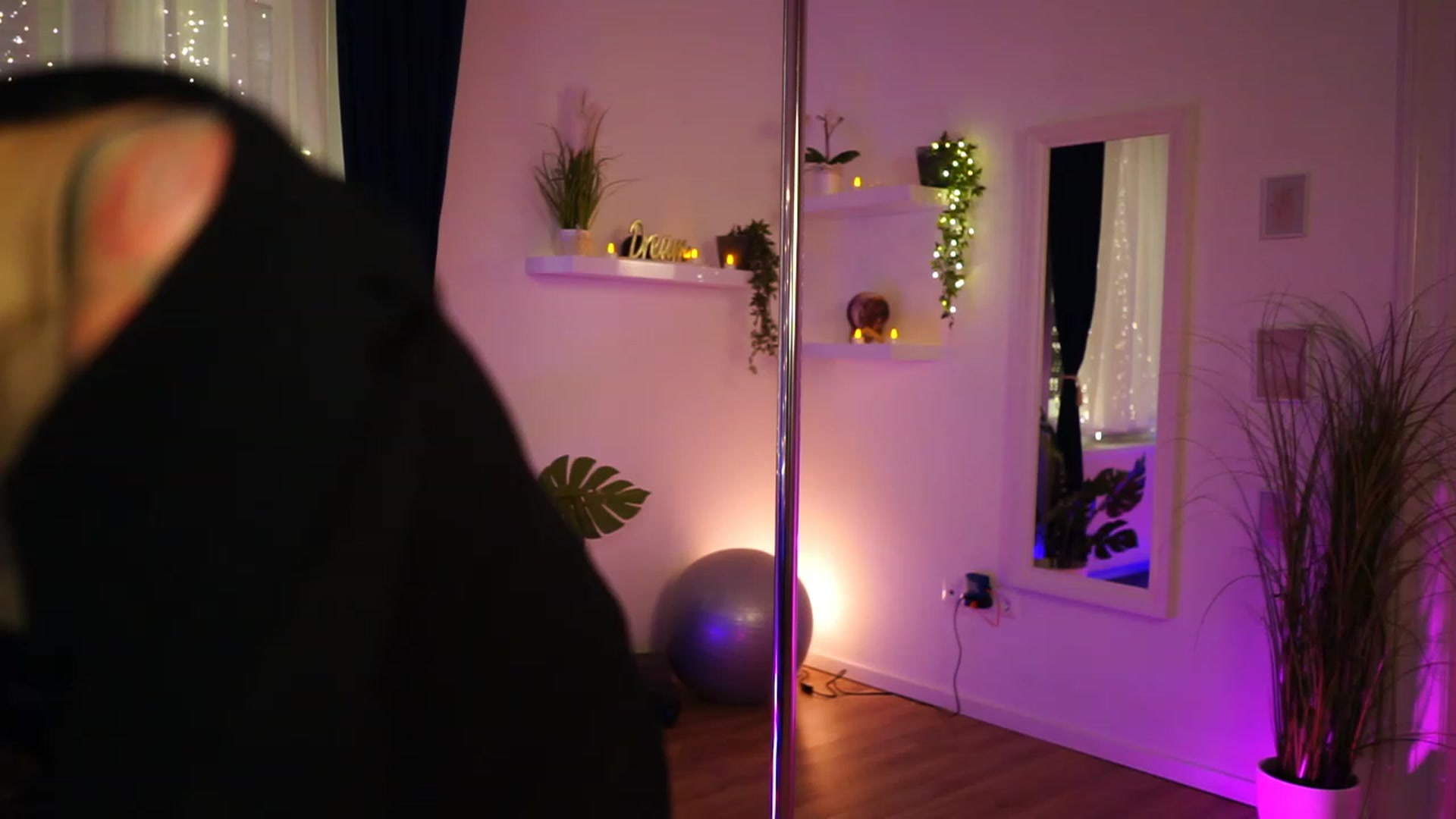 Gallery image thumbnail from Kend_dall's myfreecams stream on, 12/04/2022, 17:40 image 15 of 20