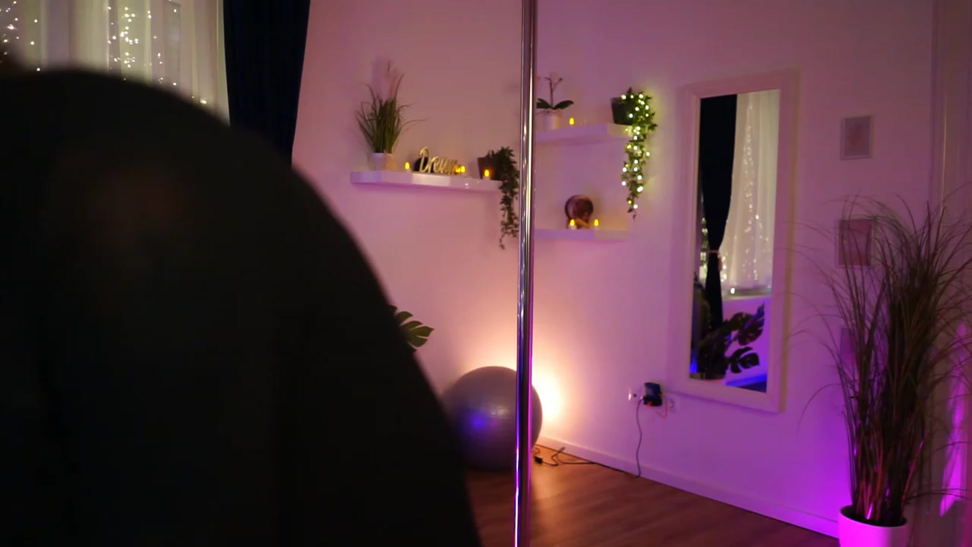 Gallery image thumbnail from Kend_dall's myfreecams stream on, 12/04/2022, 17:40 image 10 of 20