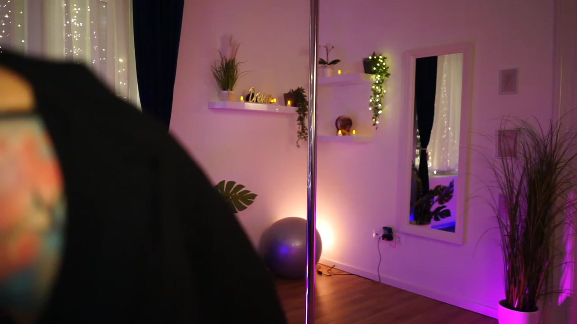 Gallery image thumbnail from Kend_dall's myfreecams stream on, 12/04/2022, 17:40 image 14 of 20