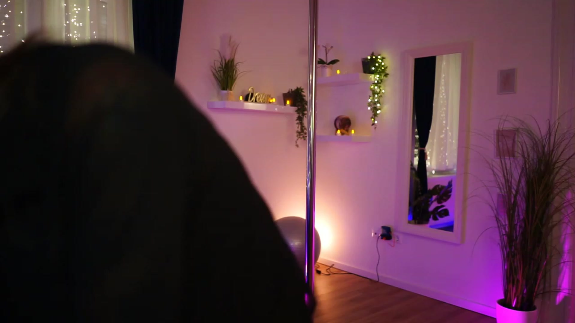 Gallery image thumbnail from Kend_dall's myfreecams stream on, 12/04/2022, 17:40 image 11 of 20