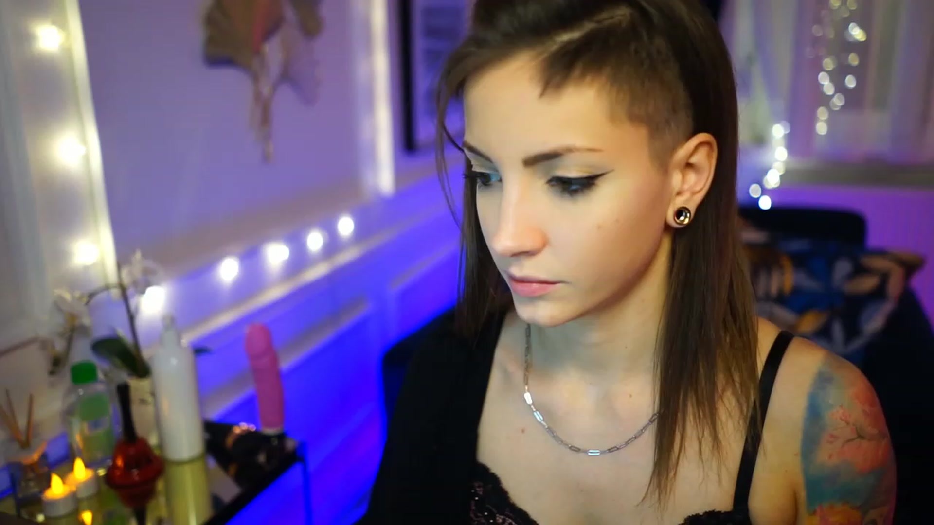 Gallery image thumbnail from Kend_dall's myfreecams stream on, 12/04/2022, 20:16 image 3 of 20