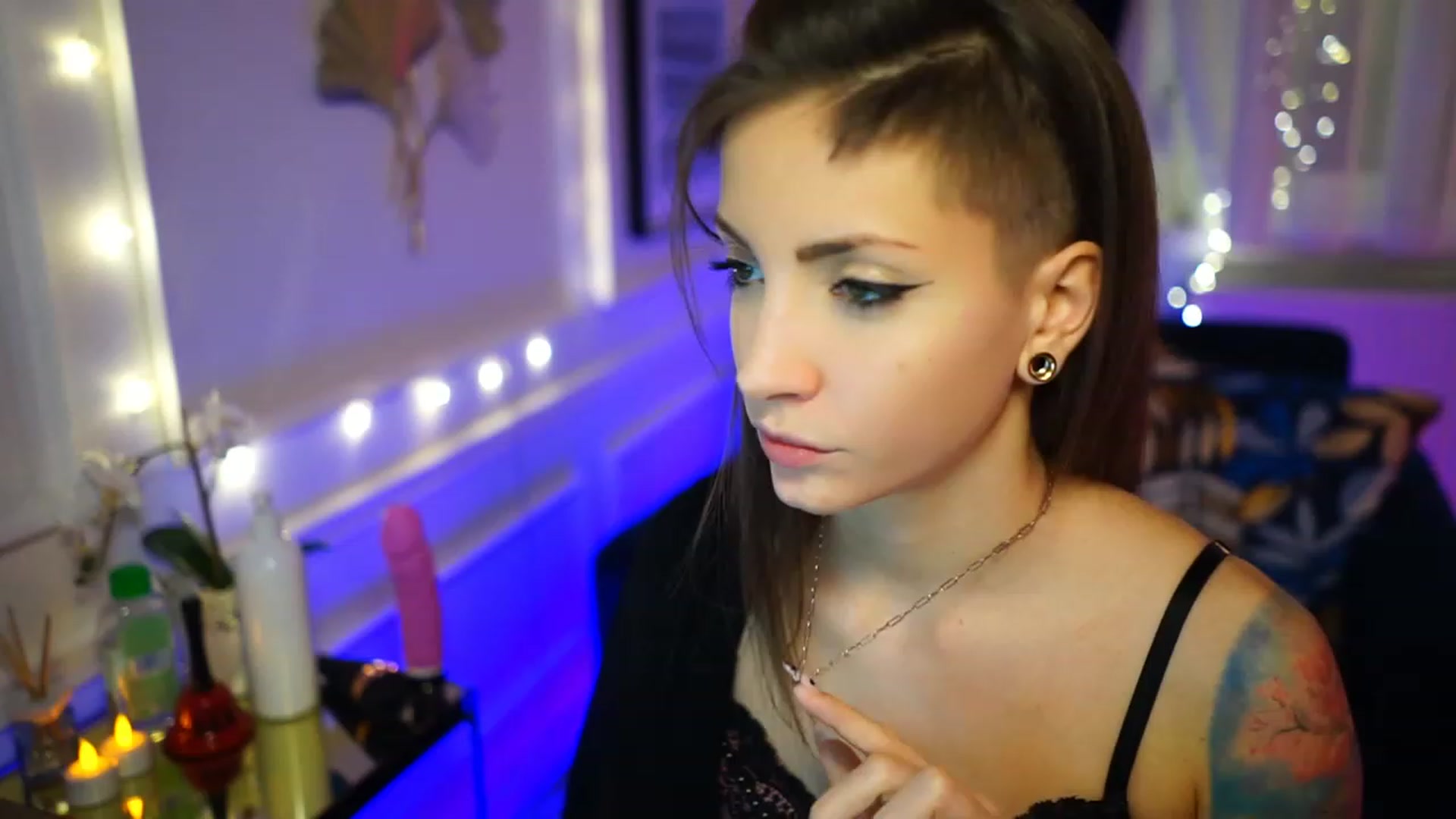 Gallery image thumbnail from Kend_dall's myfreecams stream on, 12/04/2022, 20:16 image 4 of 20