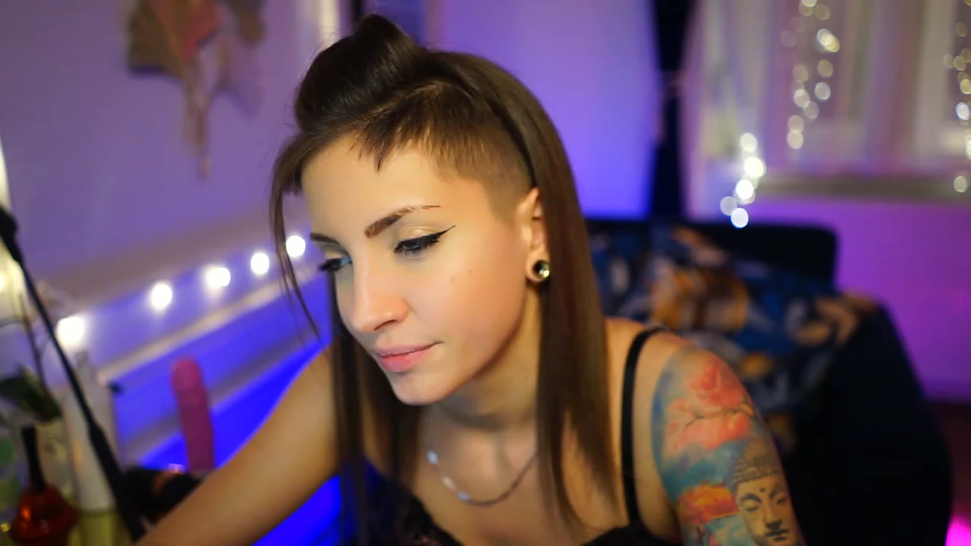 Gallery image thumbnail from Kend_dall's myfreecams stream on, 12/04/2022, 20:16 image 18 of 20