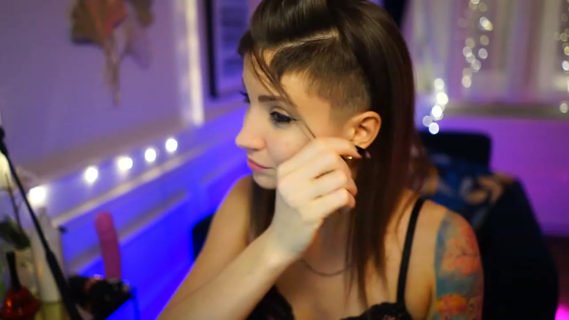 Gallery image thumbnail from Kend_dall's myfreecams stream on, 12/04/2022, 20:16 image 17 of 20