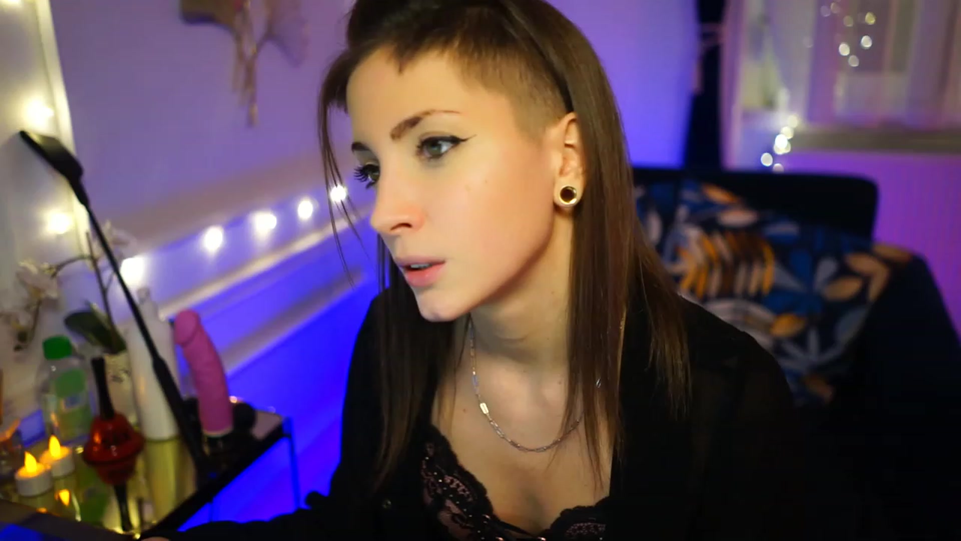Gallery image thumbnail from Kend_dall's myfreecams stream on, 12/04/2022, 22:46 image 1 of 20