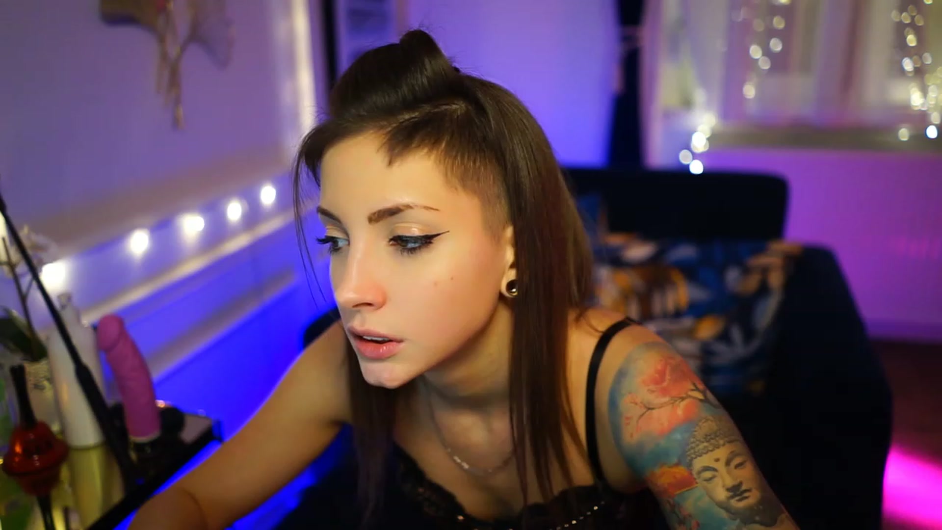 Gallery image thumbnail from Kend_dall's myfreecams stream on, 12/04/2022, 22:46 image 4 of 20