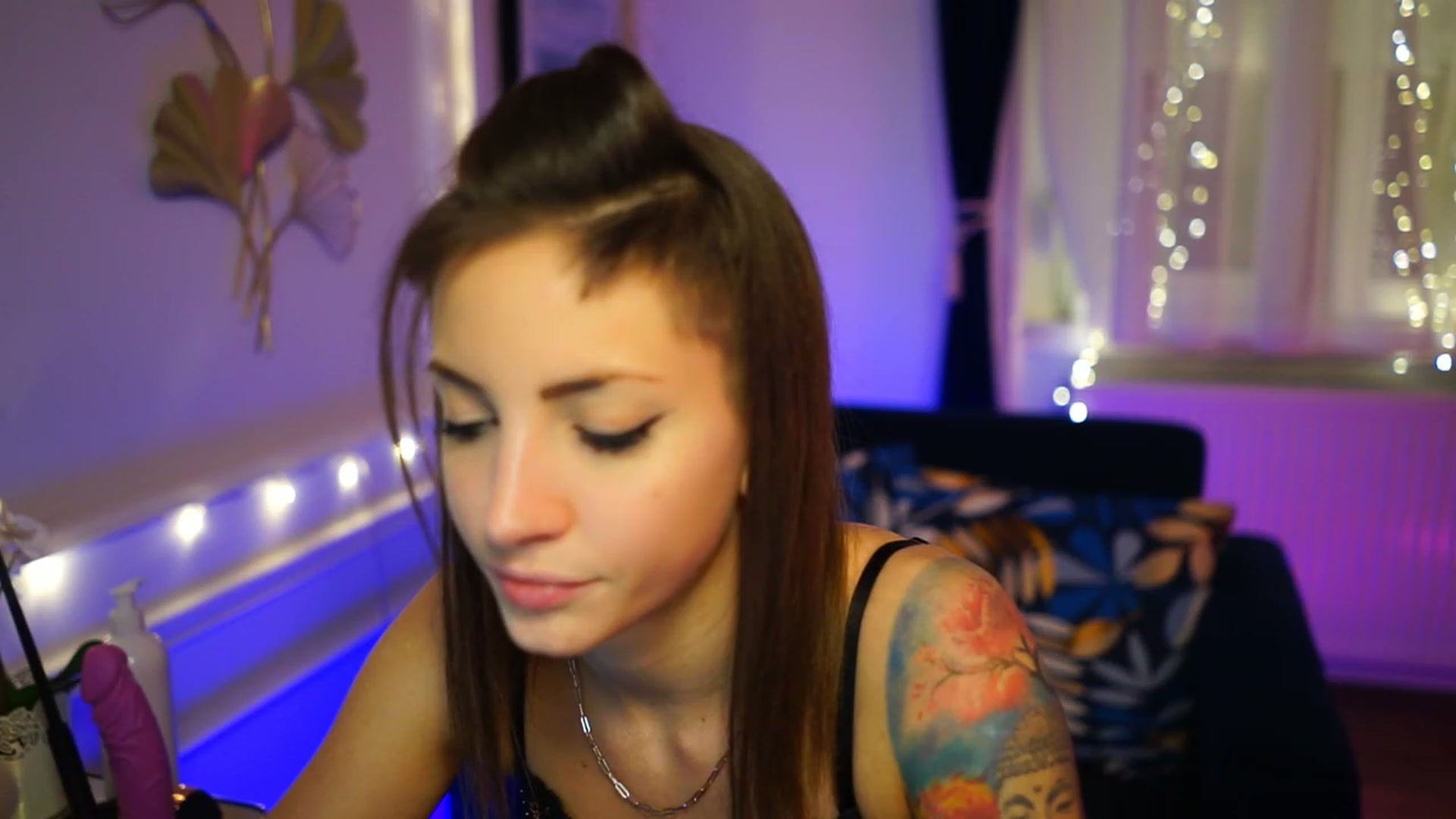 Gallery image thumbnail from Kend_dall's myfreecams stream on, 12/04/2022, 22:46 image 12 of 20