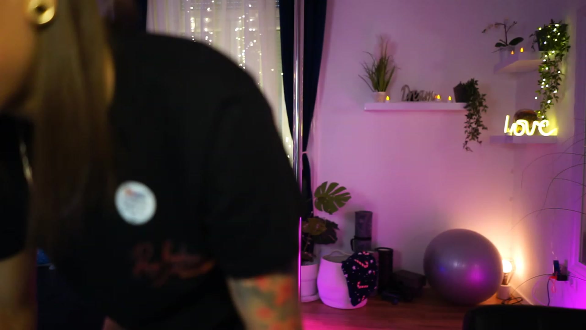 Gallery image thumbnail from Kend_dall's myfreecams stream on, 12/05/2022, 14:19 image 3 of 20