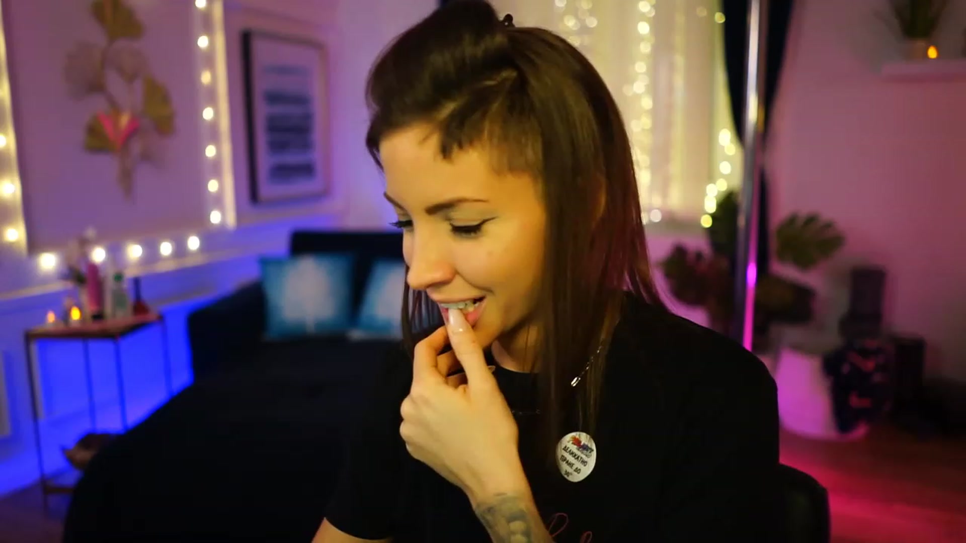 Gallery image thumbnail from Kend_dall's myfreecams stream on, 12/05/2022, 14:19 image 5 of 20