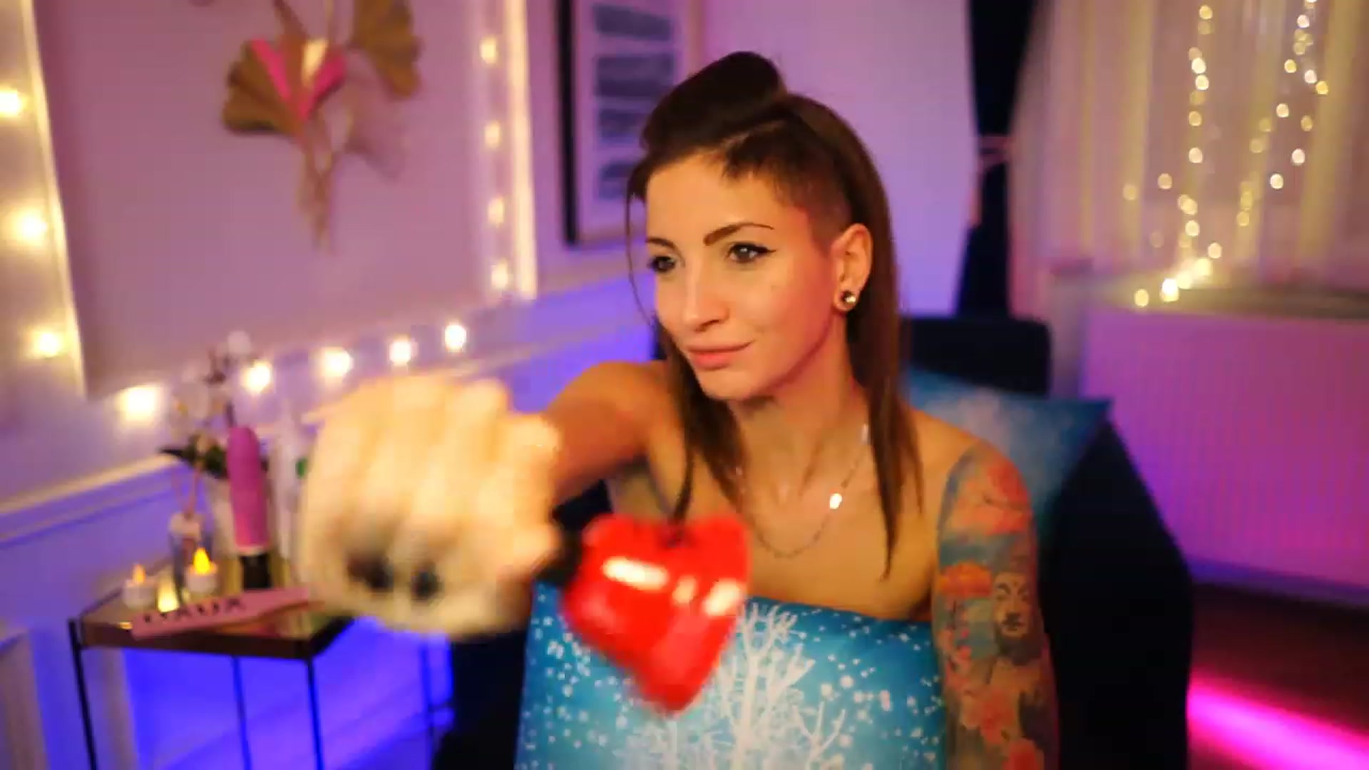 Gallery image thumbnail from Kend_dall's myfreecams stream on, 12/05/2022, 14:19 image 17 of 20