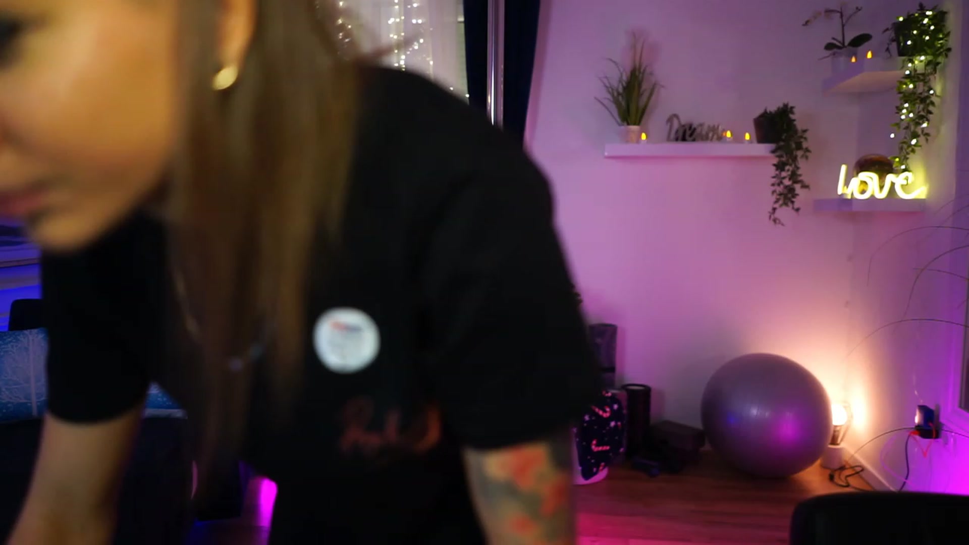 Gallery image thumbnail from Kend_dall's myfreecams stream on, 12/05/2022, 14:19 image 2 of 20
