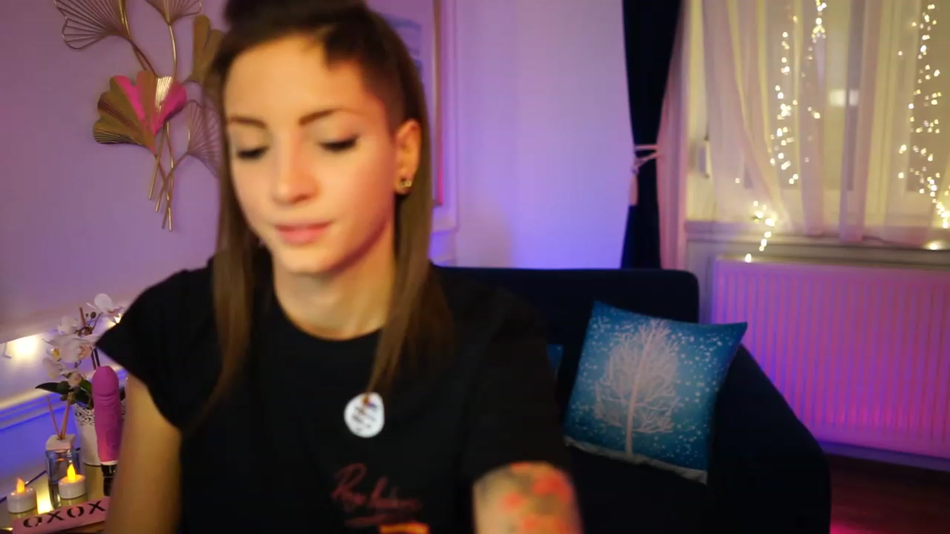 Gallery image thumbnail from Kend_dall's myfreecams stream on, 12/05/2022, 14:19 image 8 of 20