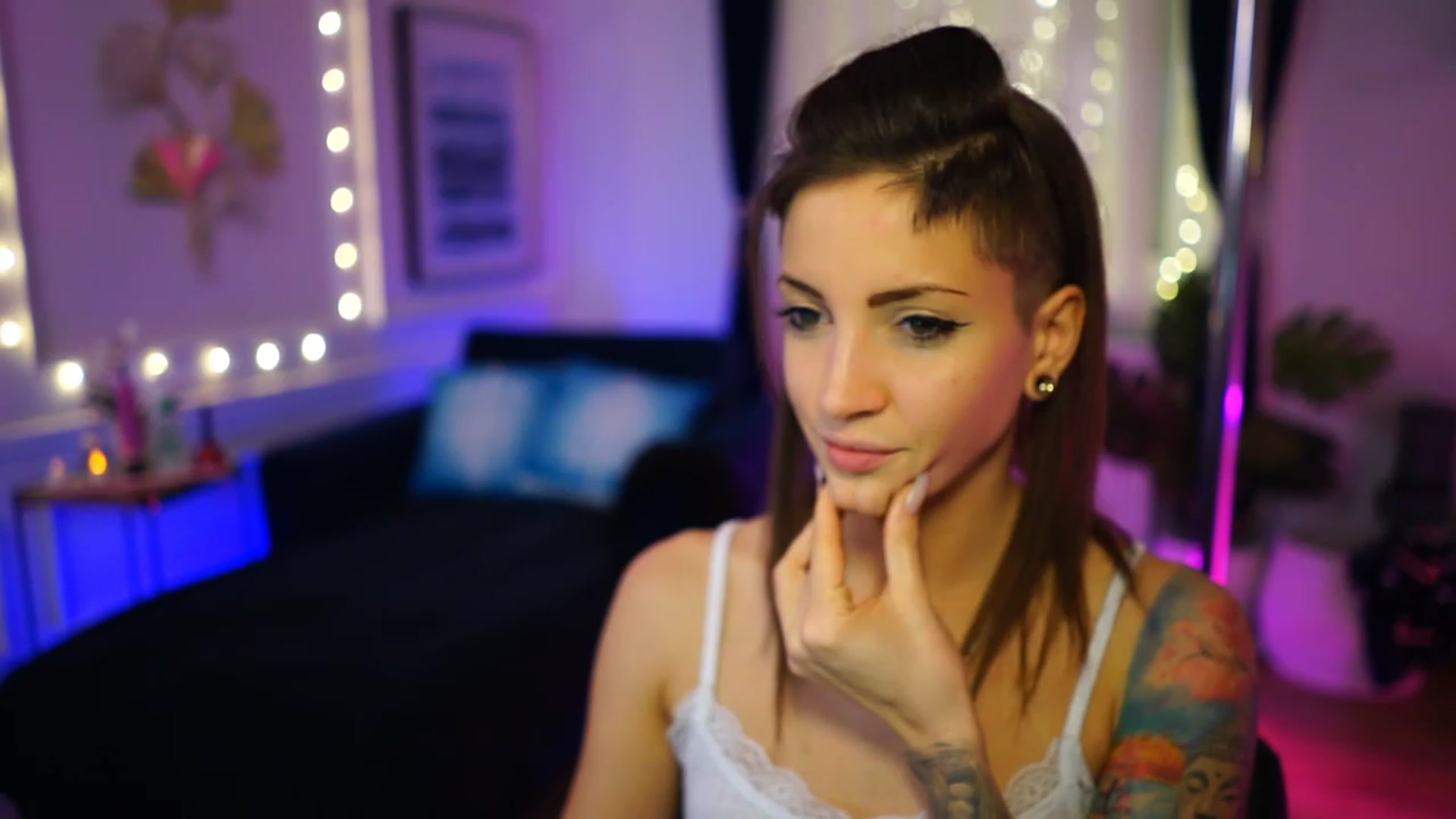 Gallery image thumbnail from Kend_dall's myfreecams stream on, 12/05/2022, 15:32 image 8 of 20
