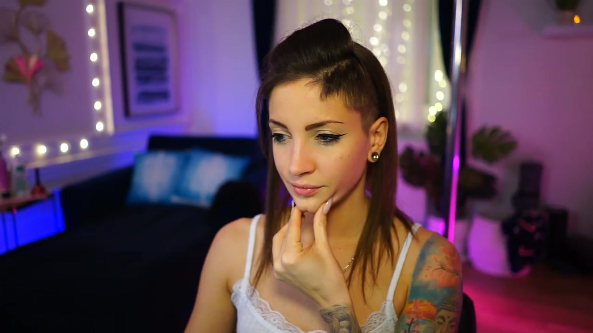 Gallery image thumbnail from Kend_dall's myfreecams stream on, 12/05/2022, 15:32 image 9 of 20