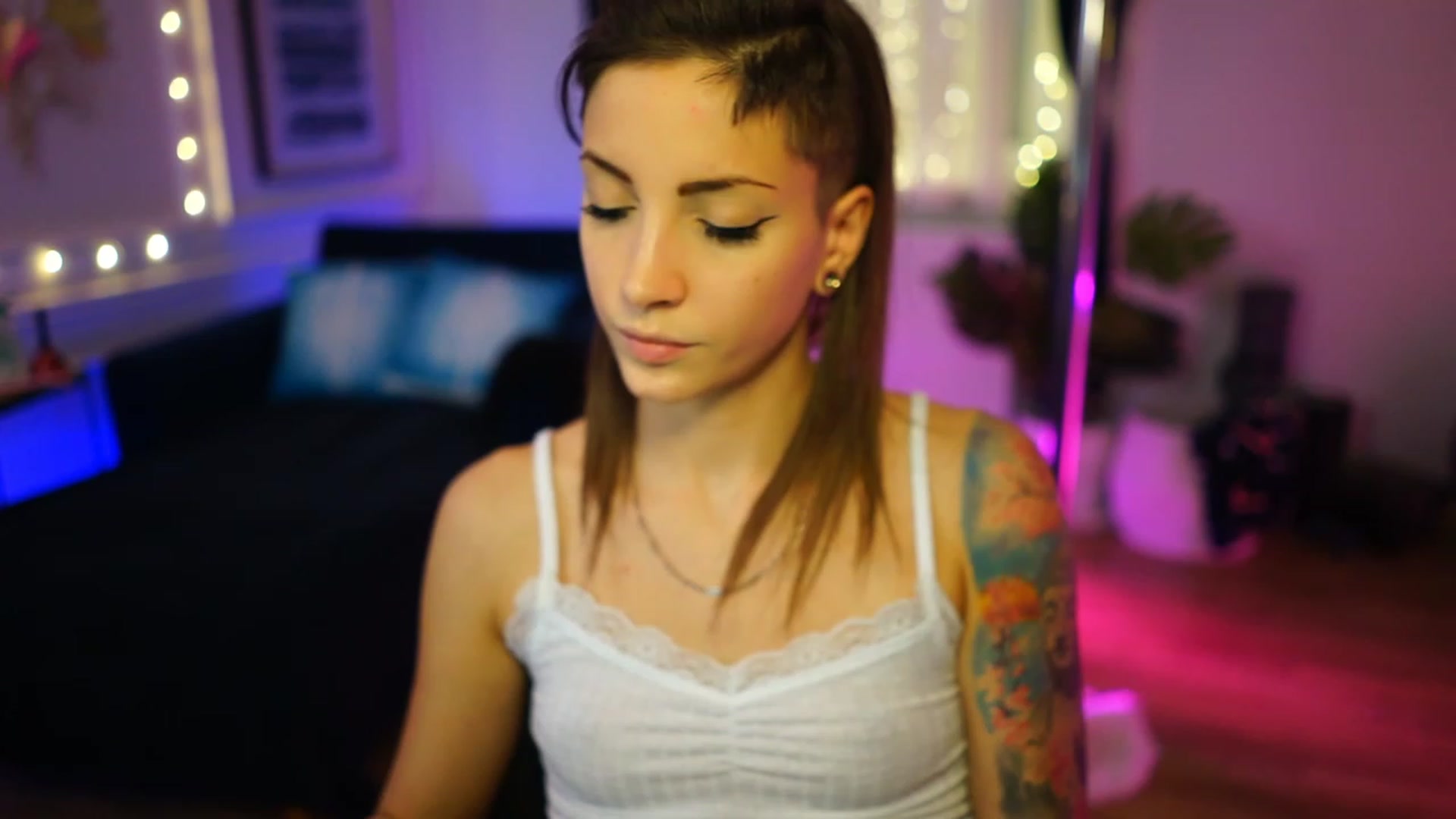 Gallery image thumbnail from Kend_dall's myfreecams stream on, 12/05/2022, 15:32 image 20 of 20