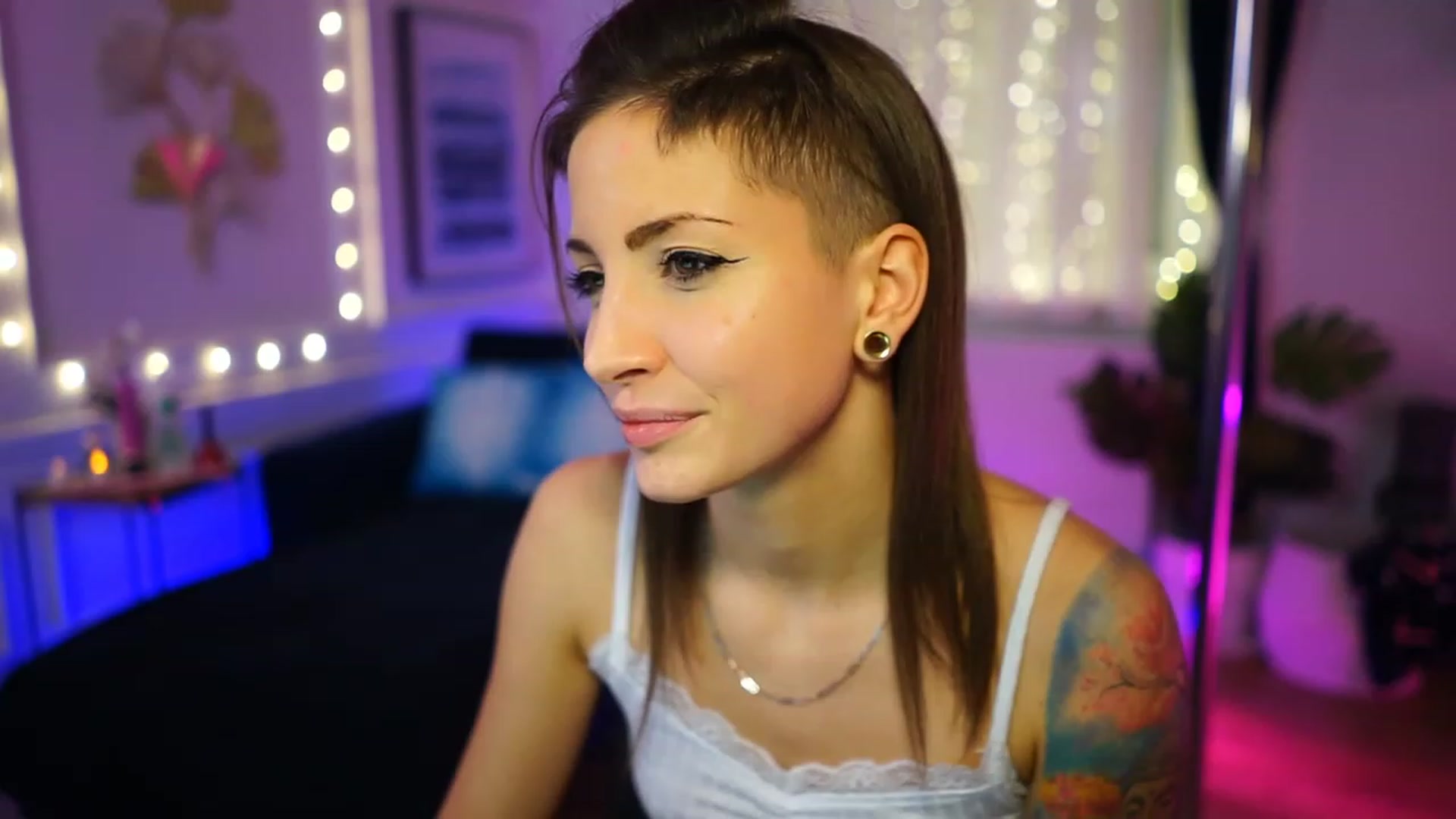 Gallery image thumbnail from Kend_dall's myfreecams stream on, 12/05/2022, 15:32 image 5 of 20