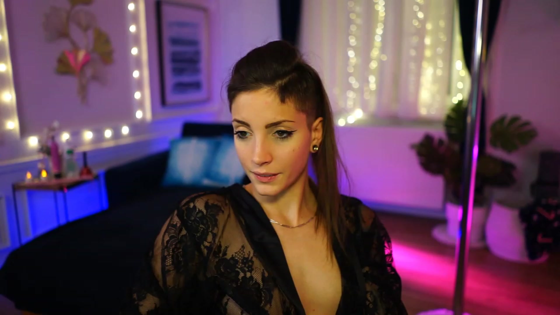 Gallery image thumbnail from Kend_dall's myfreecams stream on, 12/05/2022, 16:32 image 2 of 20