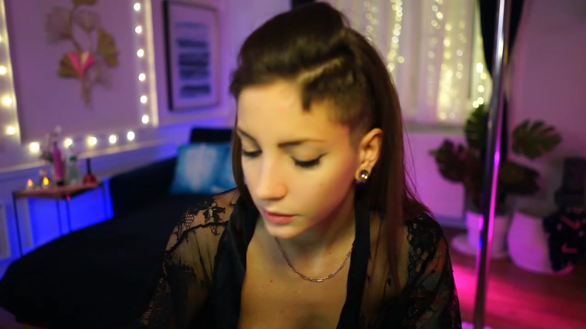 Gallery image thumbnail from Kend_dall's myfreecams stream on, 12/05/2022, 16:32 image 3 of 20