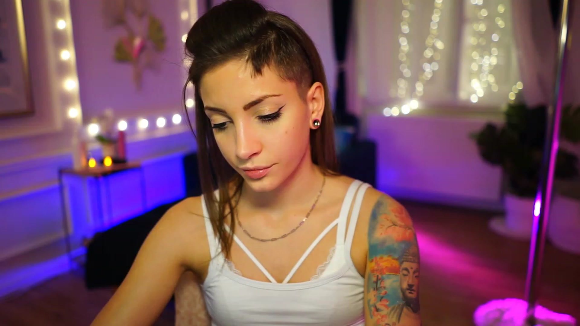 Gallery image thumbnail from Kend_dall's myfreecams stream on, 12/06/2022, 07:36 image 18 of 20