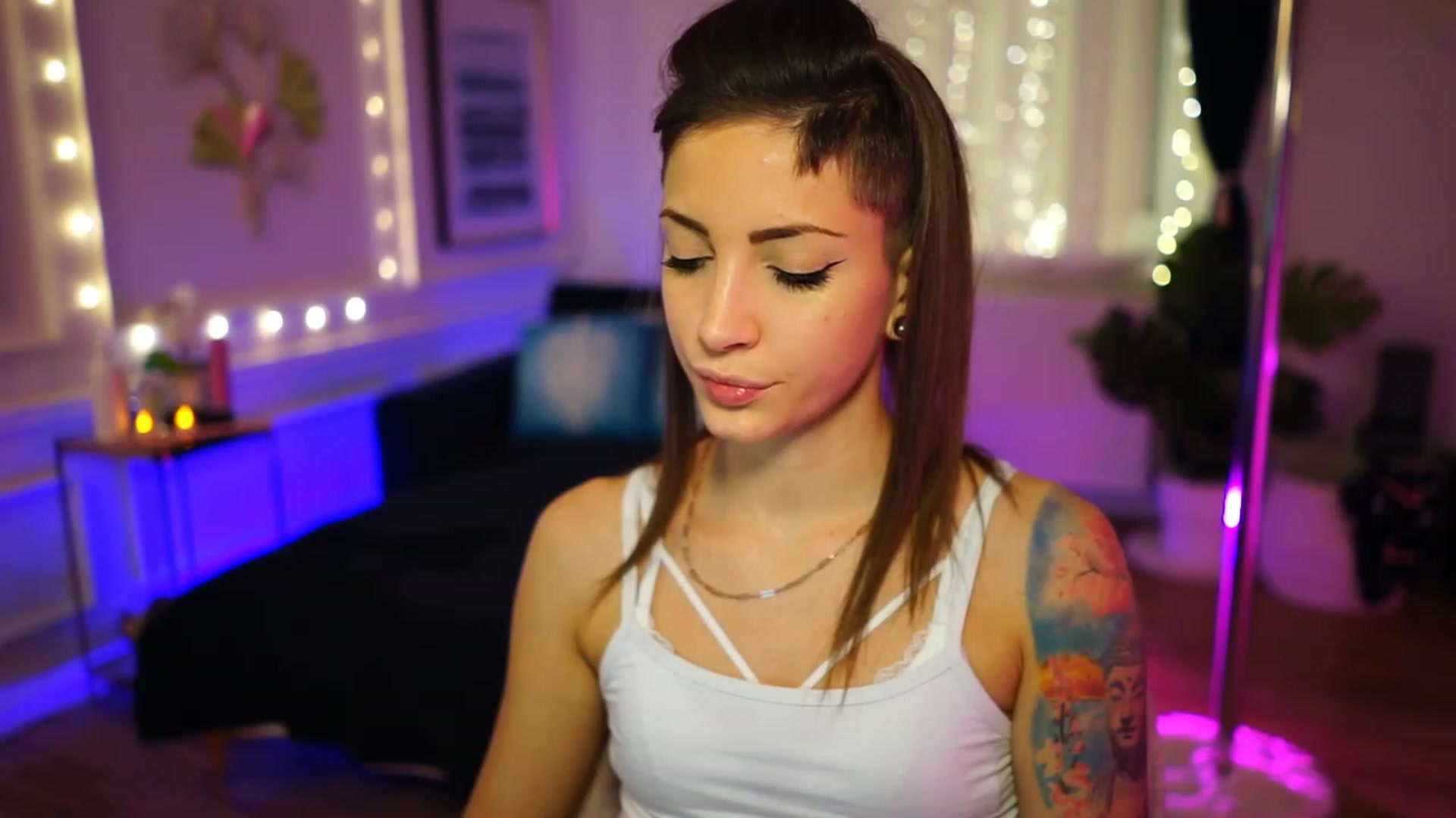 Gallery image thumbnail from Kend_dall's myfreecams stream on, 12/06/2022, 07:36 image 10 of 20