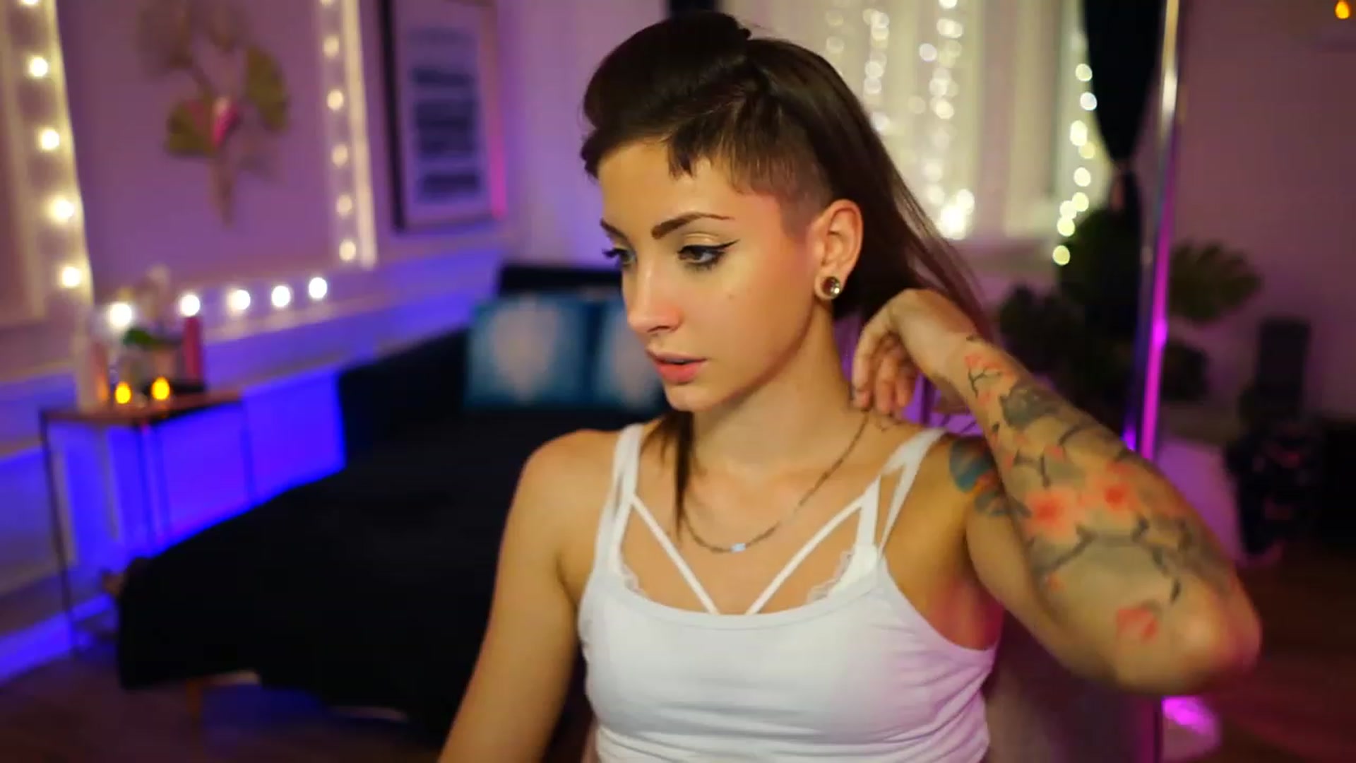 Gallery image thumbnail from Kend_dall's myfreecams stream on, 12/06/2022, 07:36 image 7 of 20