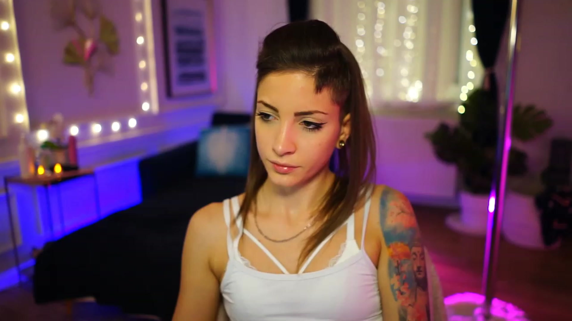 Gallery image thumbnail from Kend_dall's myfreecams stream on, 12/06/2022, 07:36 image 5 of 20